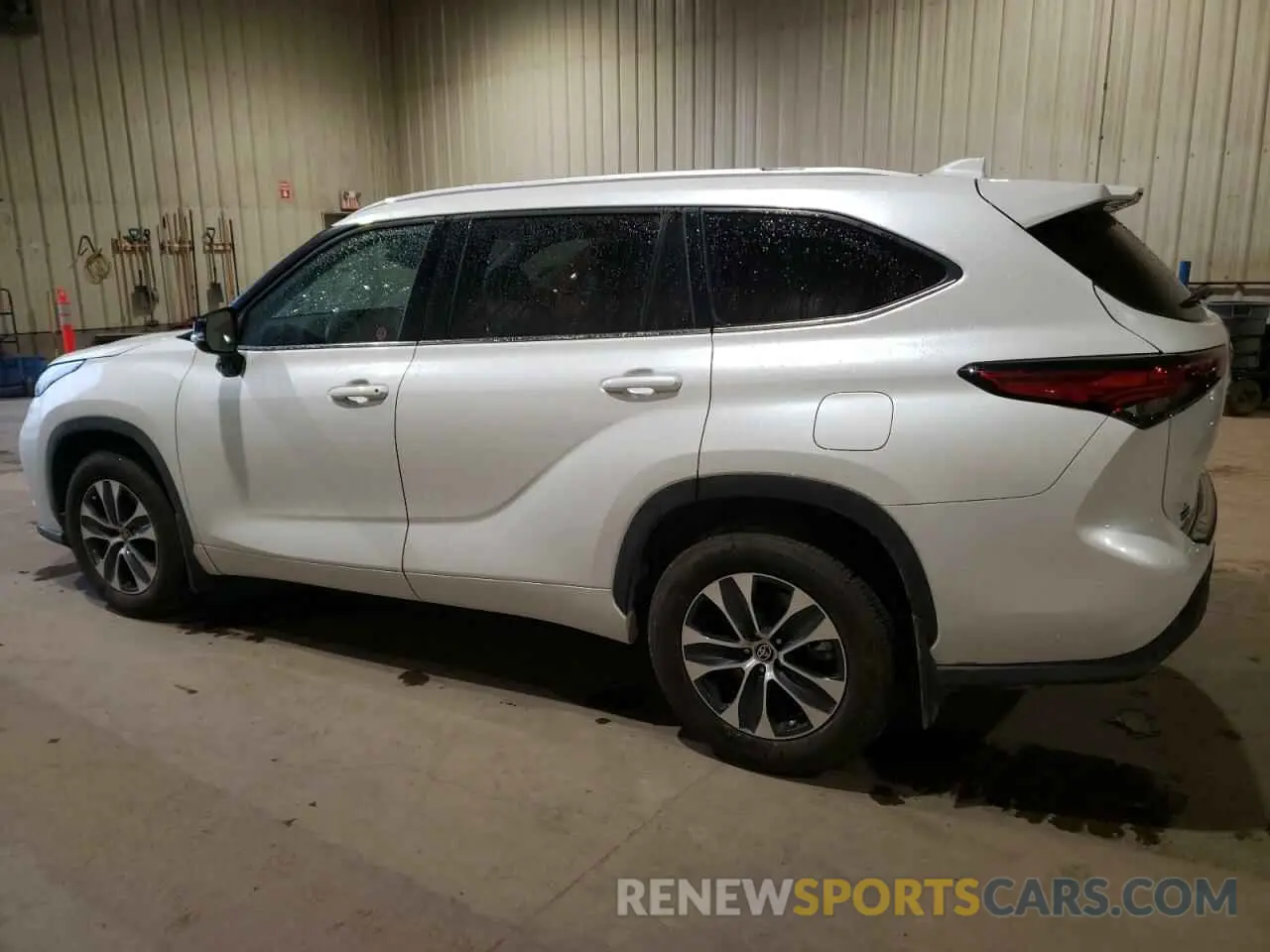 2 Photograph of a damaged car 5TDGZRBH5NS206270 TOYOTA HIGHLANDER 2022