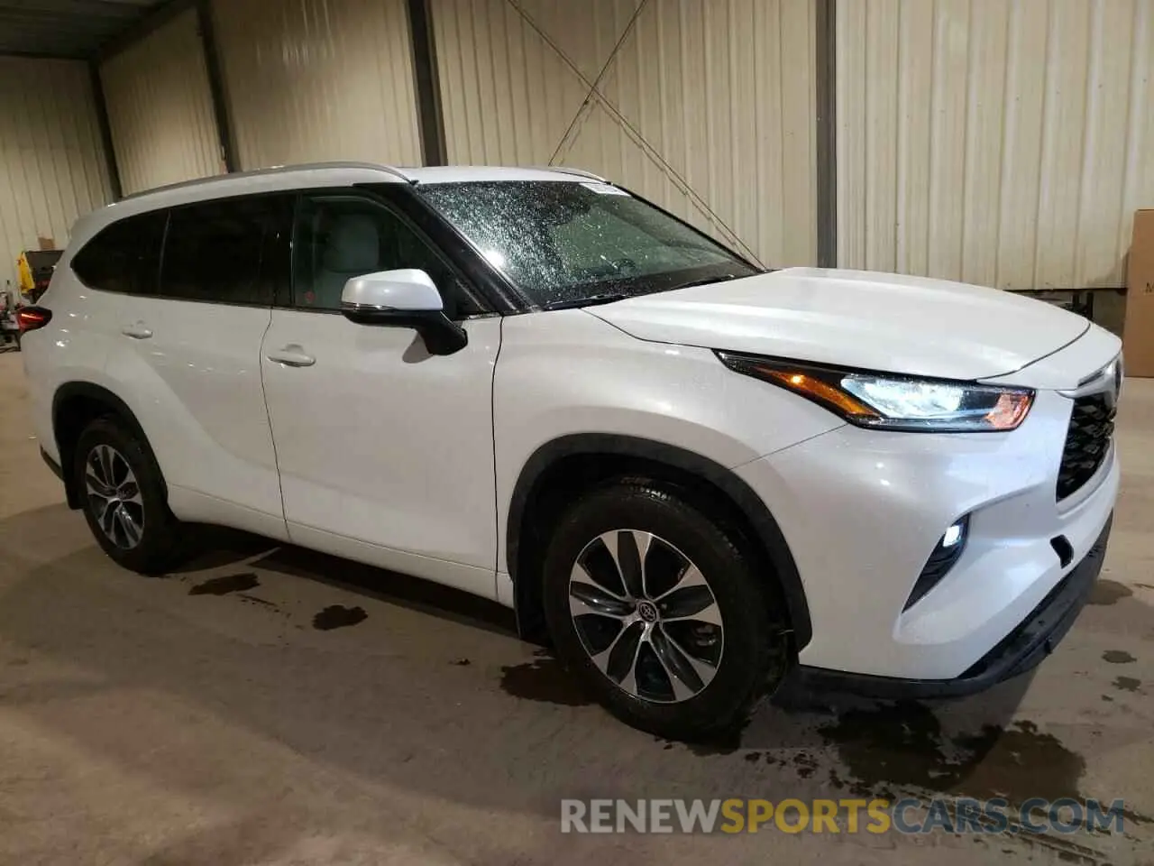 4 Photograph of a damaged car 5TDGZRBH5NS206270 TOYOTA HIGHLANDER 2022