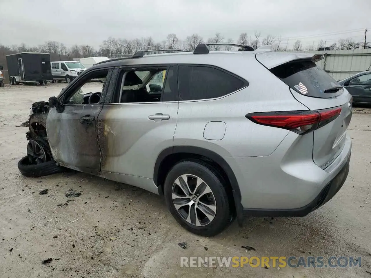 2 Photograph of a damaged car 5TDGZRBH5NS561228 TOYOTA HIGHLANDER 2022