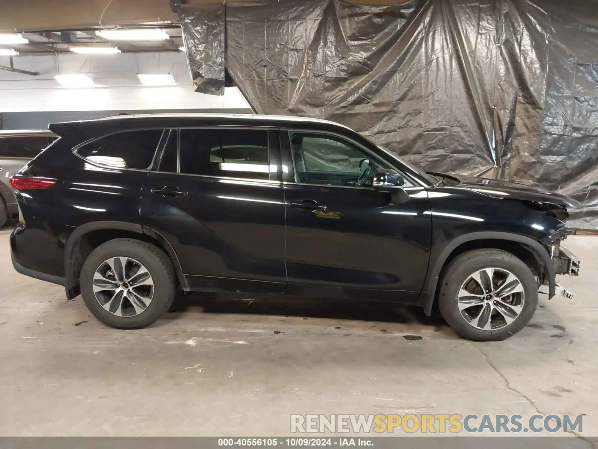 14 Photograph of a damaged car 5TDGZRBH5NS582385 TOYOTA HIGHLANDER 2022
