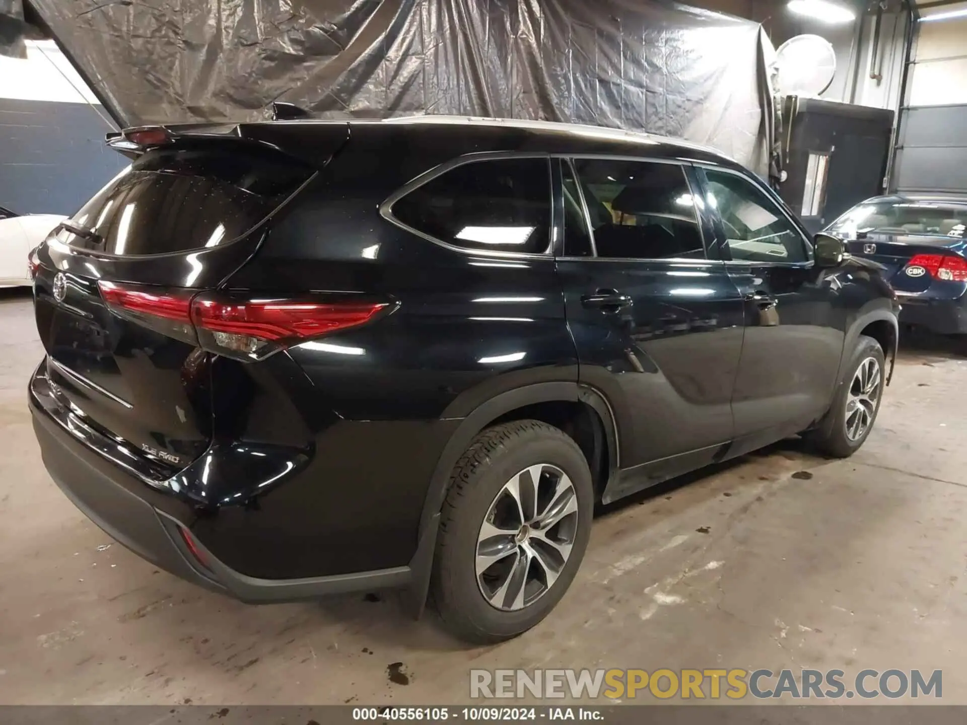 4 Photograph of a damaged car 5TDGZRBH5NS582385 TOYOTA HIGHLANDER 2022