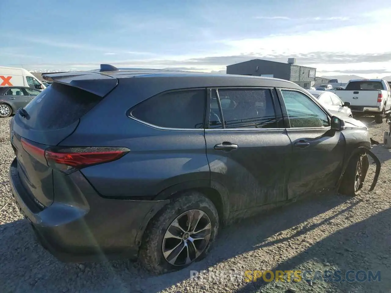 3 Photograph of a damaged car 5TDGZRBH5NS583679 TOYOTA HIGHLANDER 2022