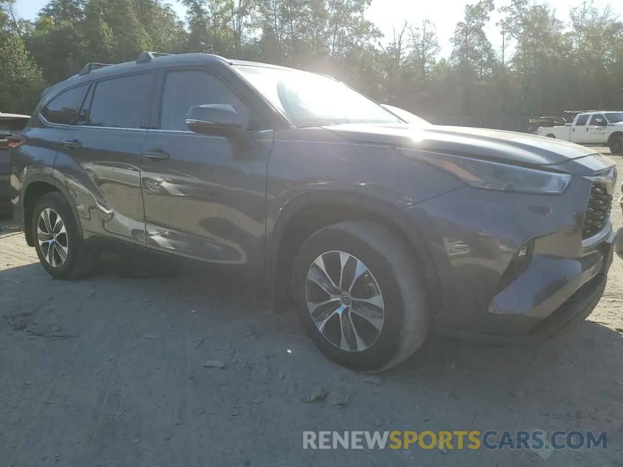 4 Photograph of a damaged car 5TDGZRBH5NS591670 TOYOTA HIGHLANDER 2022
