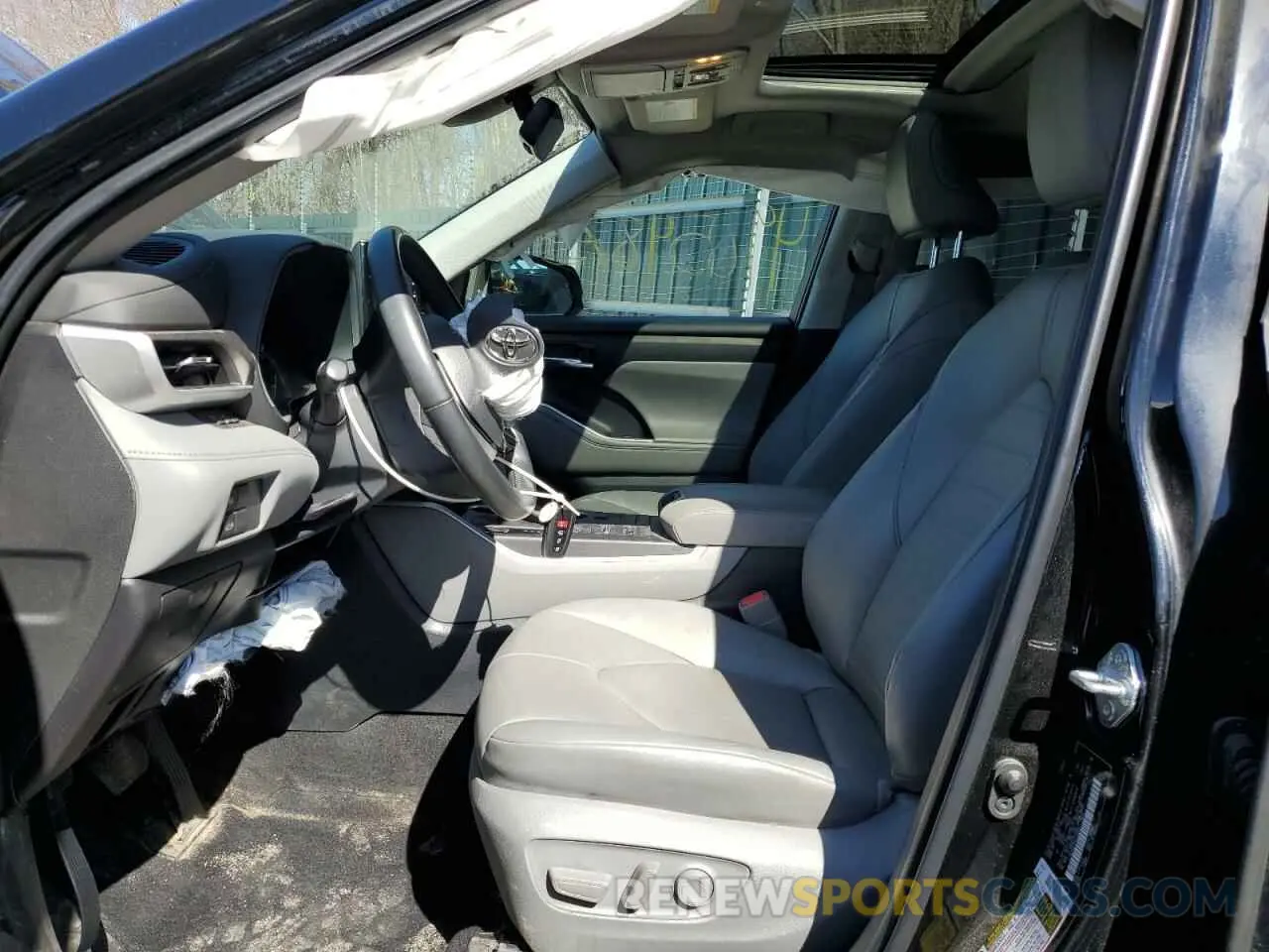 7 Photograph of a damaged car 5TDGZRBH6NS236040 TOYOTA HIGHLANDER 2022