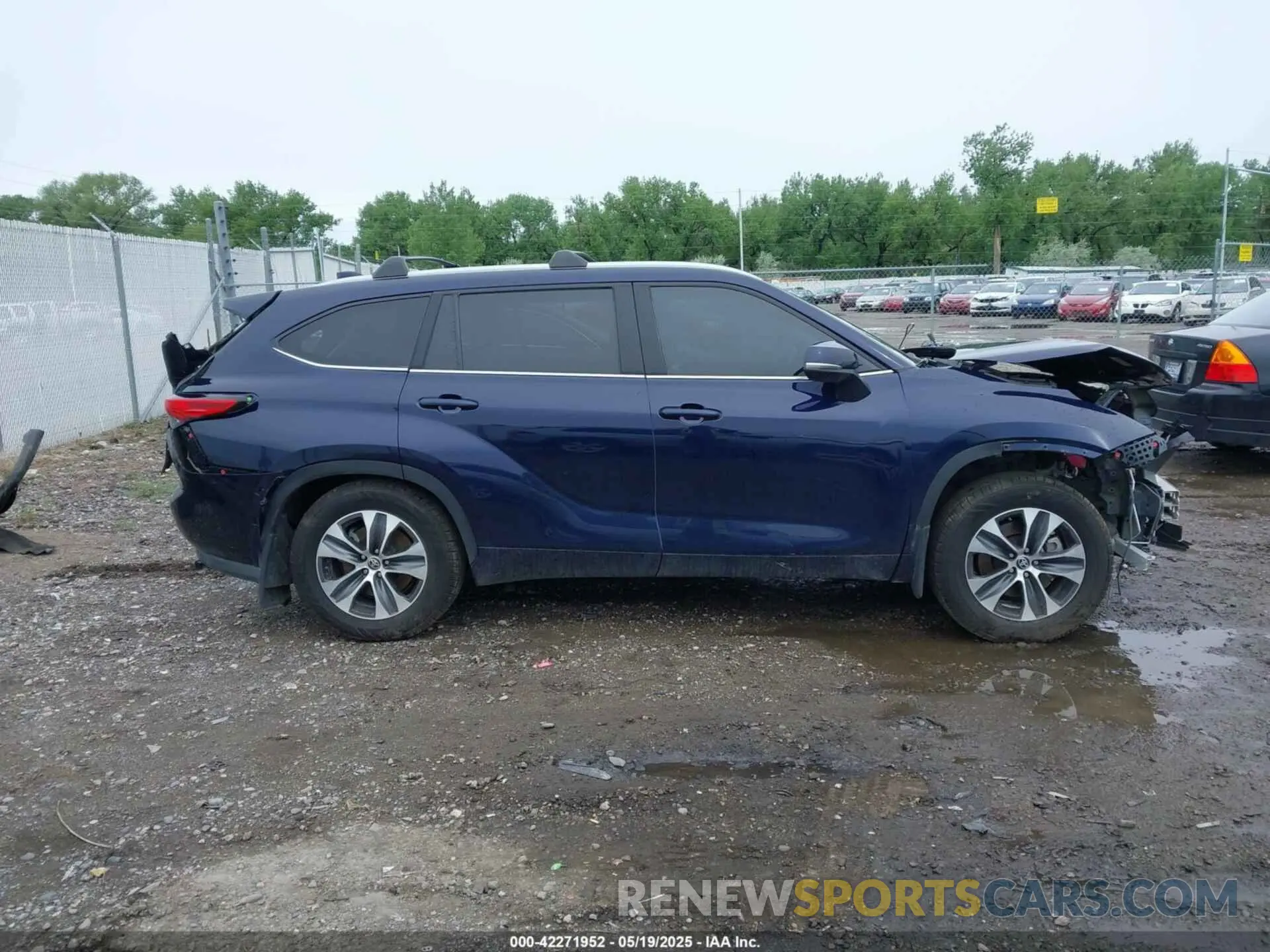 14 Photograph of a damaged car 5TDGZRBH6NS591080 TOYOTA HIGHLANDER 2022