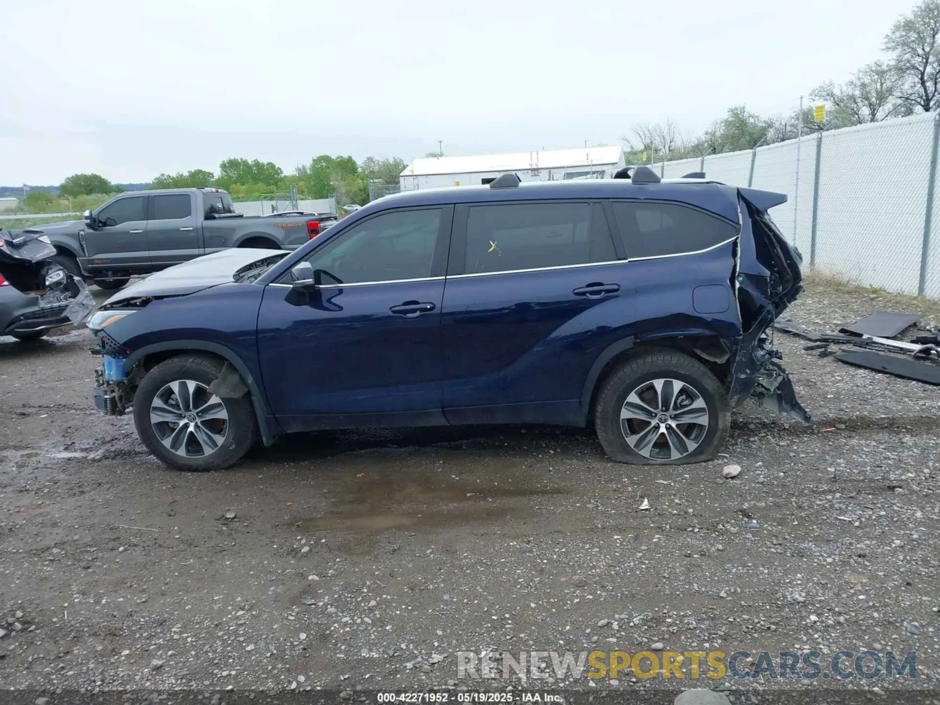 15 Photograph of a damaged car 5TDGZRBH6NS591080 TOYOTA HIGHLANDER 2022