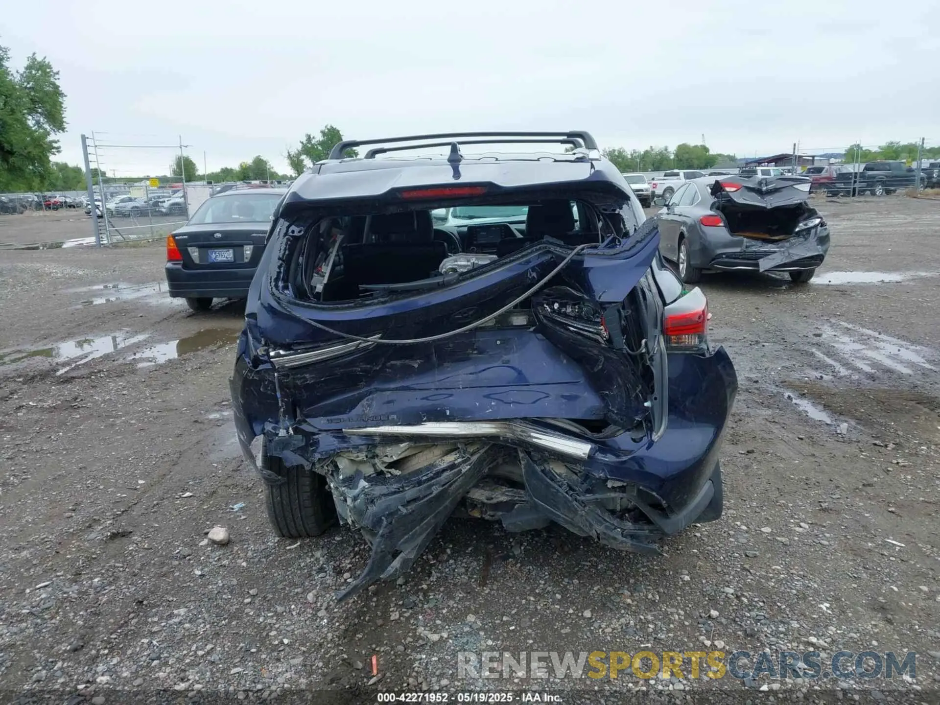 17 Photograph of a damaged car 5TDGZRBH6NS591080 TOYOTA HIGHLANDER 2022