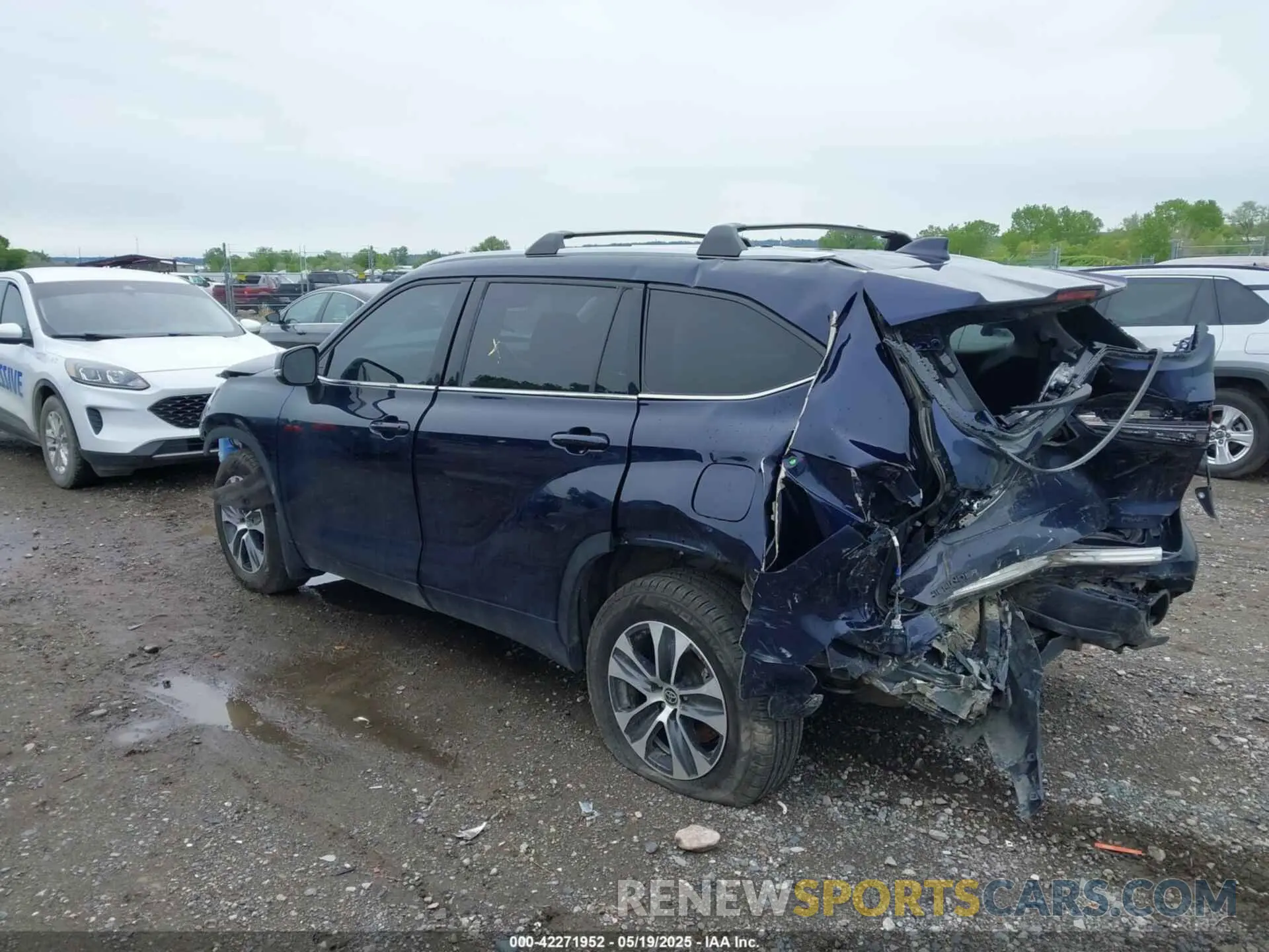 3 Photograph of a damaged car 5TDGZRBH6NS591080 TOYOTA HIGHLANDER 2022