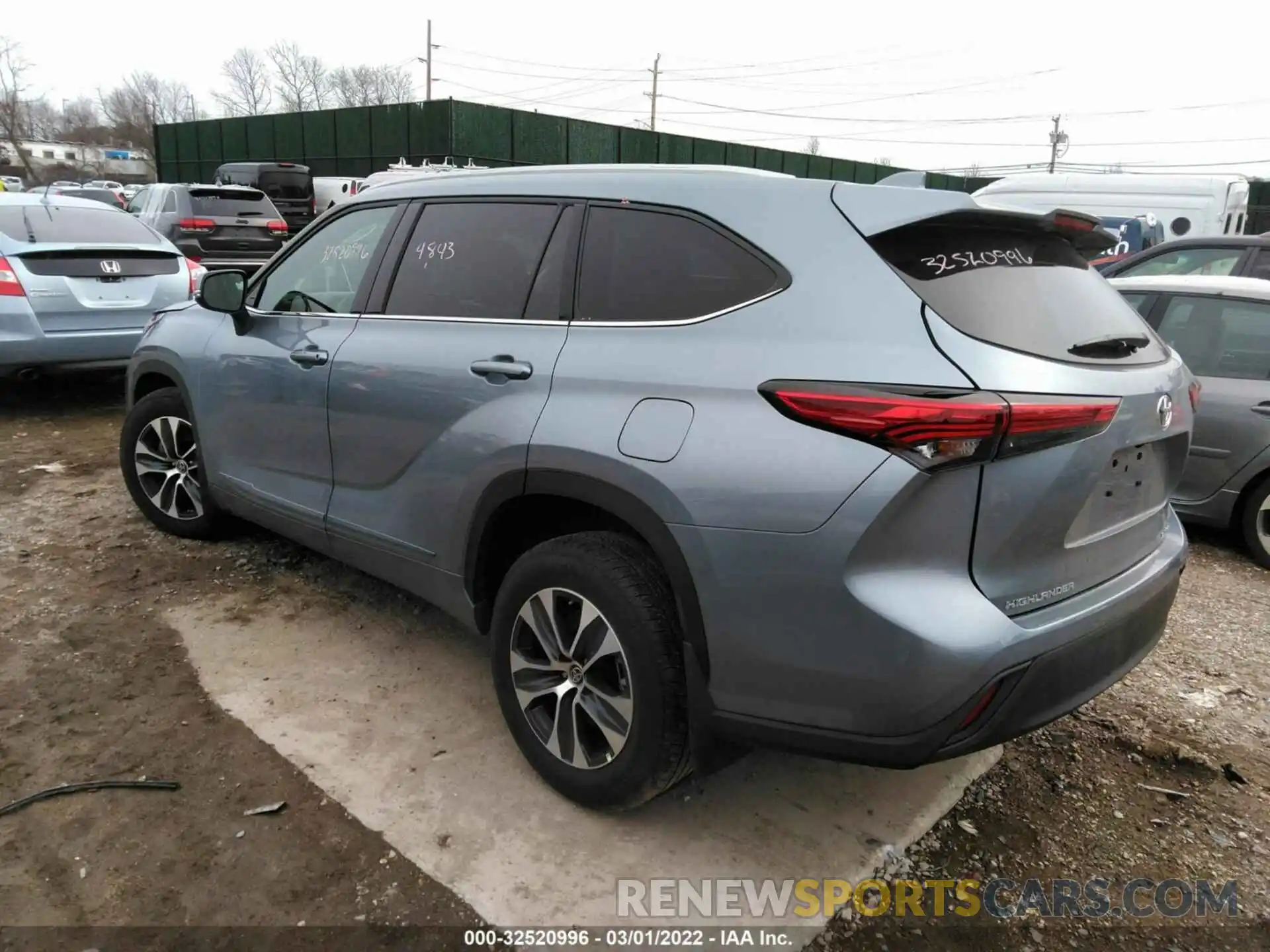 3 Photograph of a damaged car 5TDGZRBH7NS172588 TOYOTA HIGHLANDER 2022