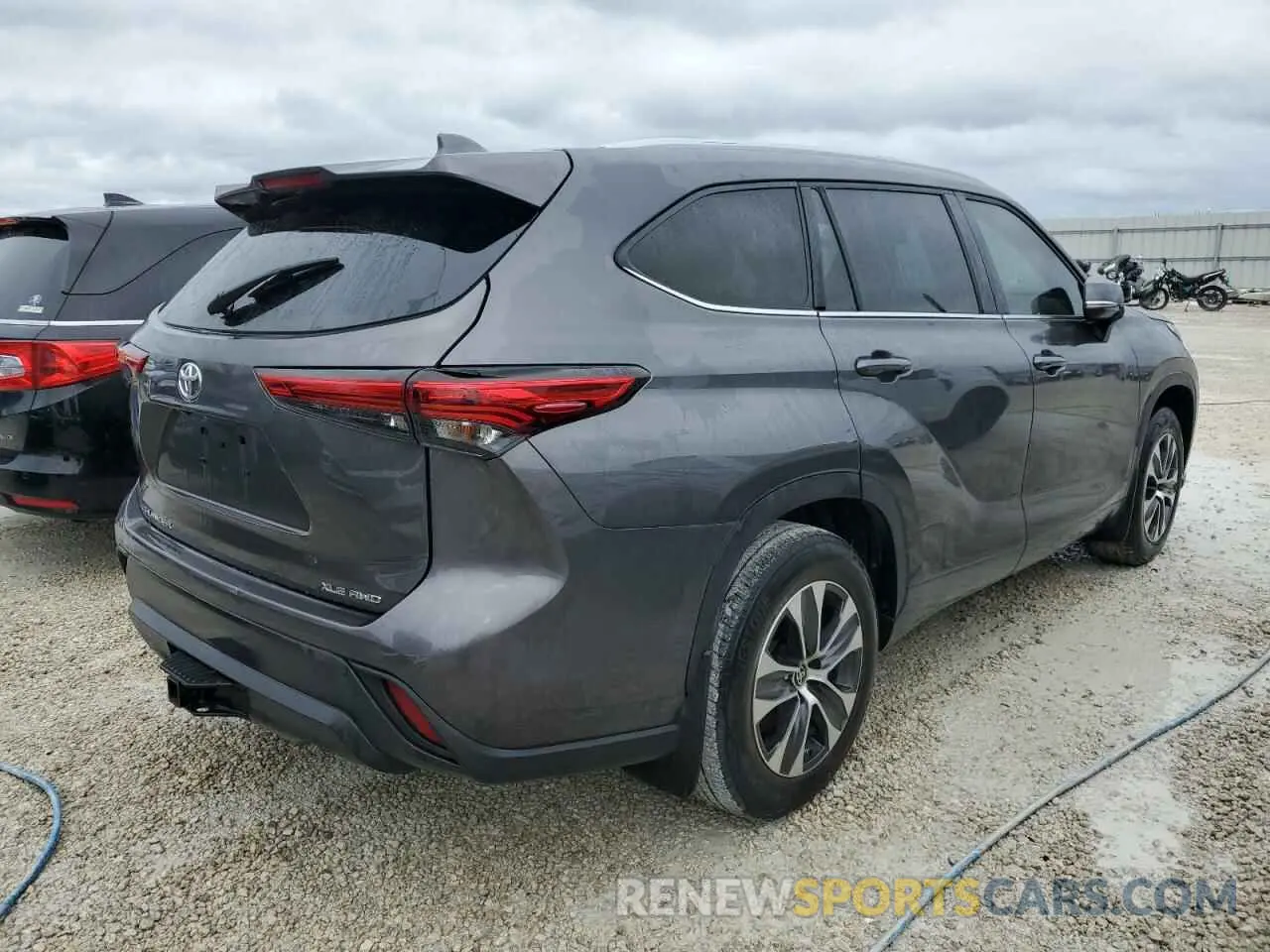 3 Photograph of a damaged car 5TDGZRBH7NS233423 TOYOTA HIGHLANDER 2022