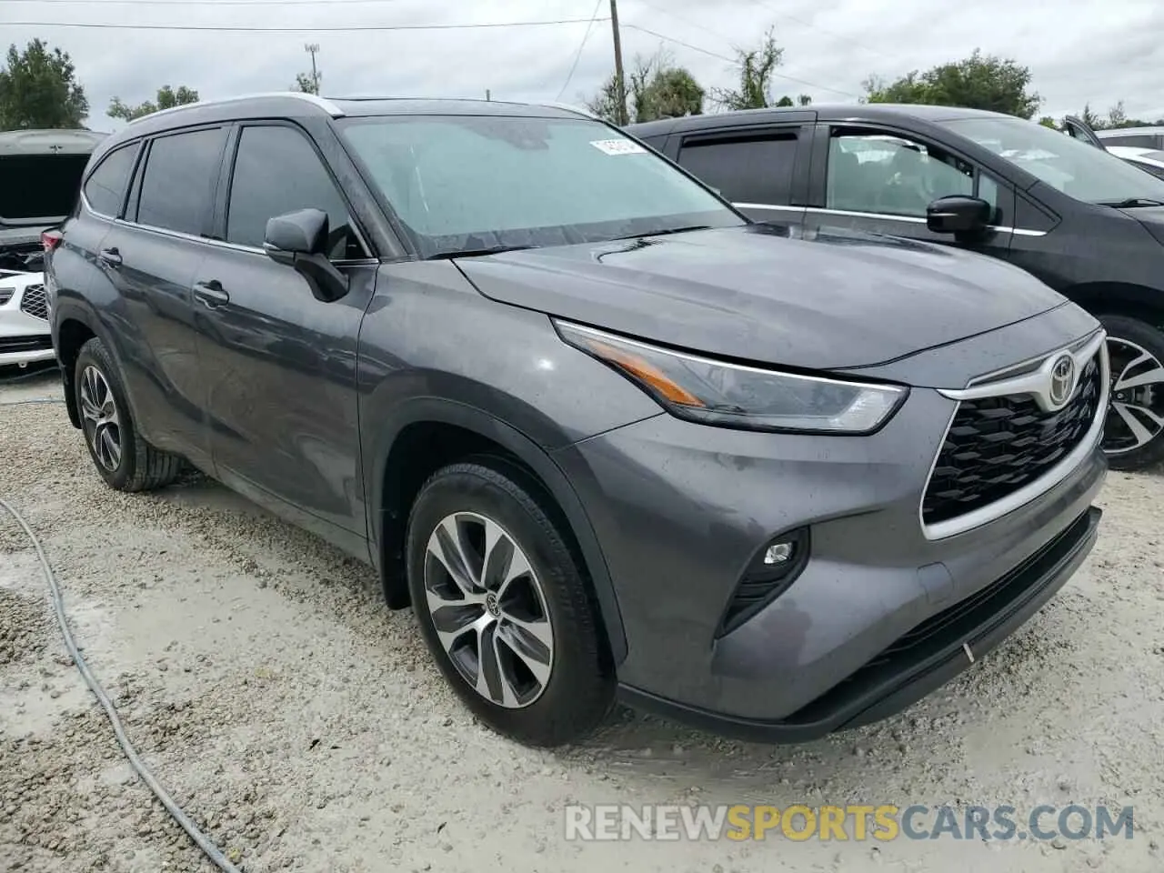 4 Photograph of a damaged car 5TDGZRBH7NS233423 TOYOTA HIGHLANDER 2022