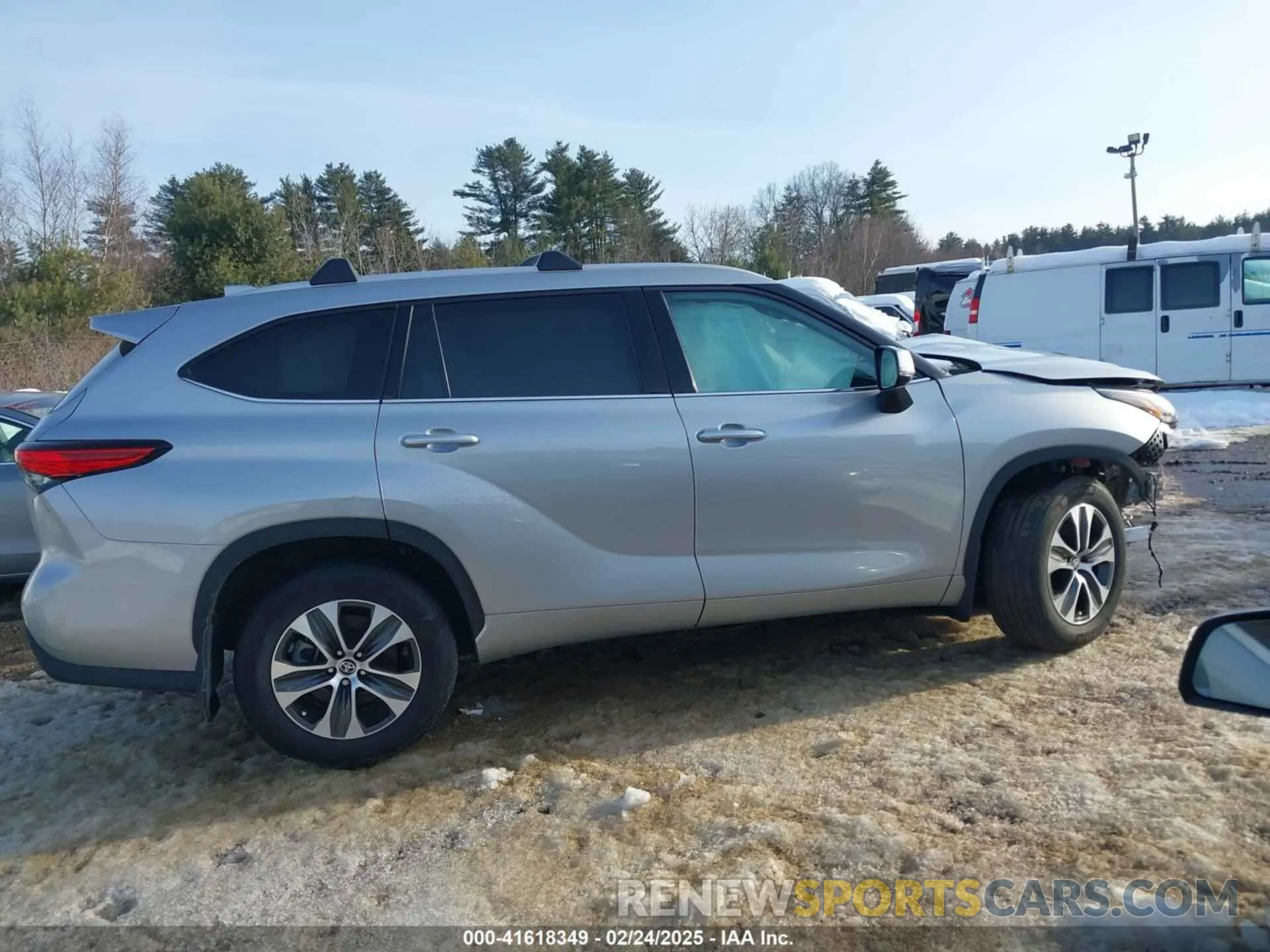13 Photograph of a damaged car 5TDGZRBH7NS252893 TOYOTA HIGHLANDER 2022