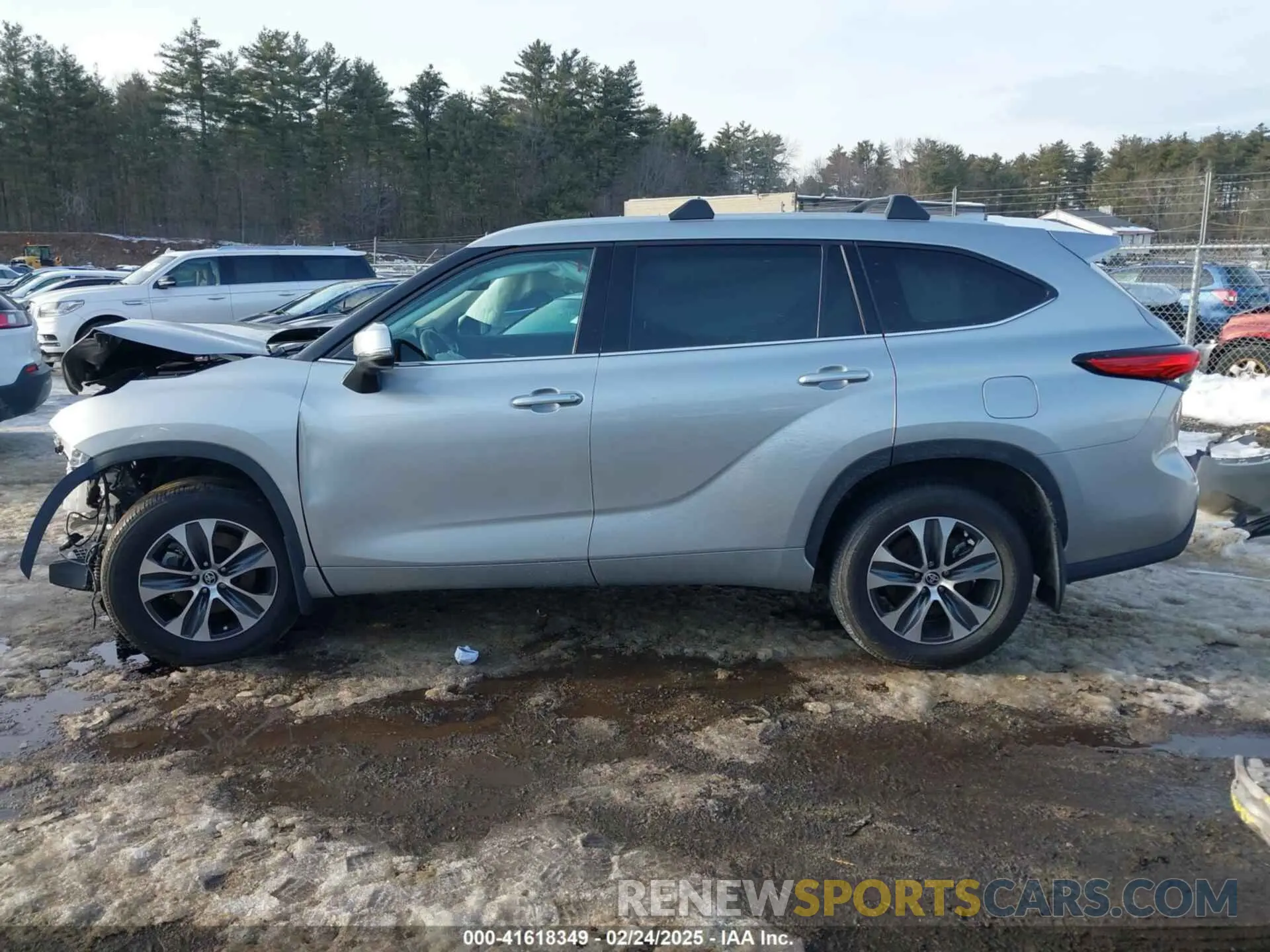 14 Photograph of a damaged car 5TDGZRBH7NS252893 TOYOTA HIGHLANDER 2022