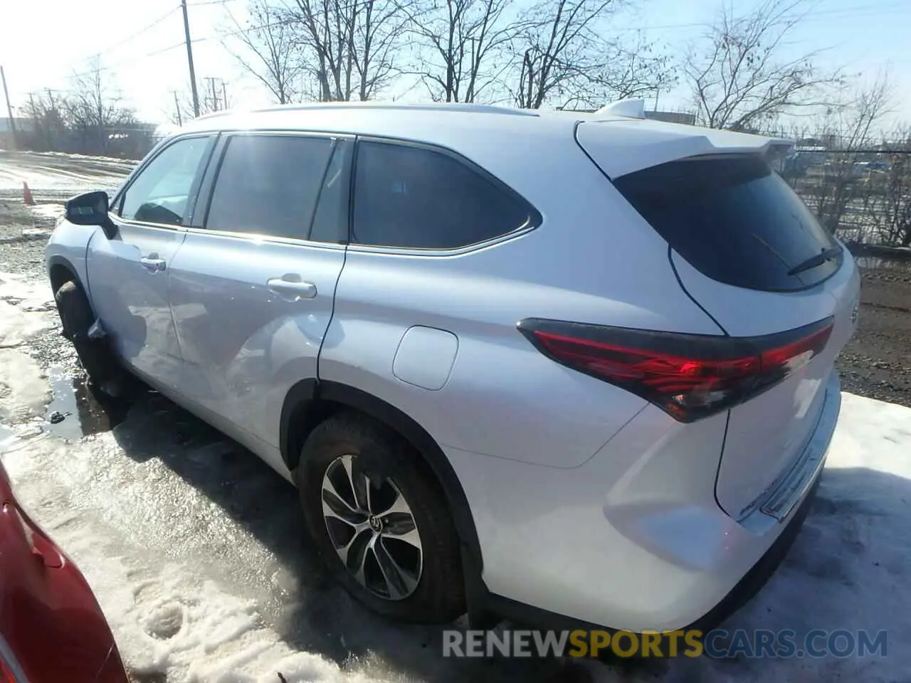 2 Photograph of a damaged car 5TDGZRBH7NS560338 TOYOTA HIGHLANDER 2022