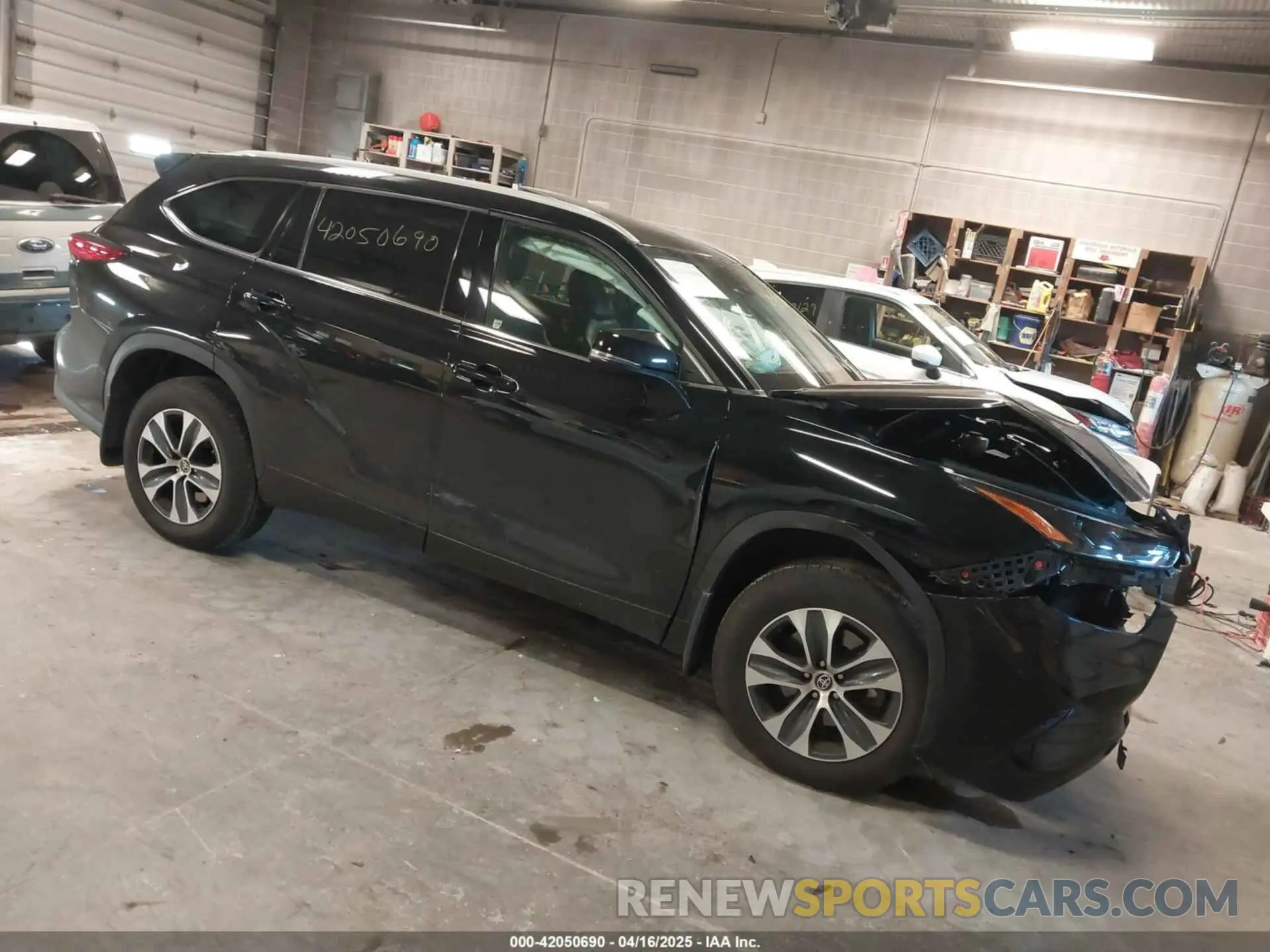 1 Photograph of a damaged car 5TDGZRBH7NS562428 TOYOTA HIGHLANDER 2022