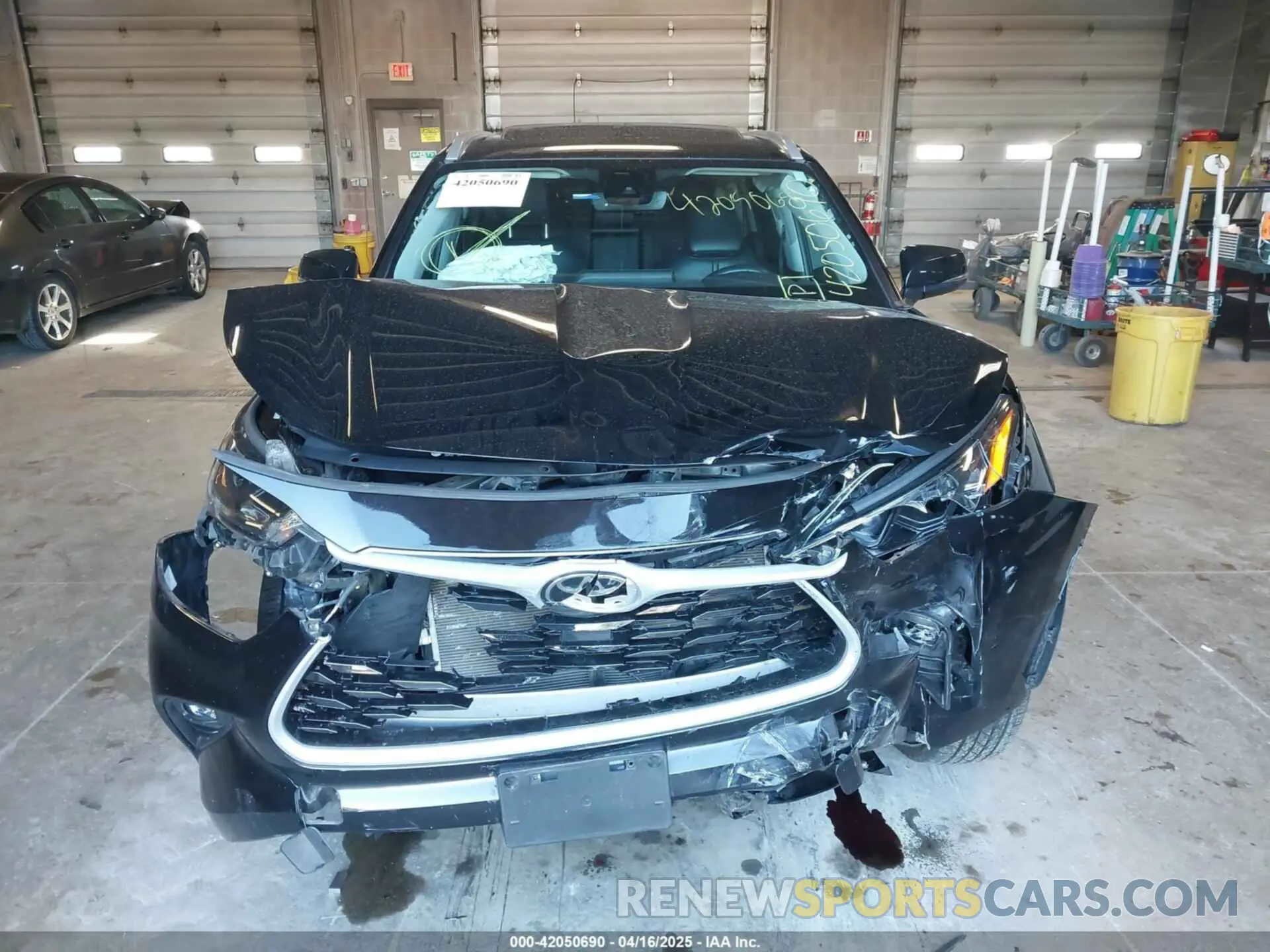 12 Photograph of a damaged car 5TDGZRBH7NS562428 TOYOTA HIGHLANDER 2022