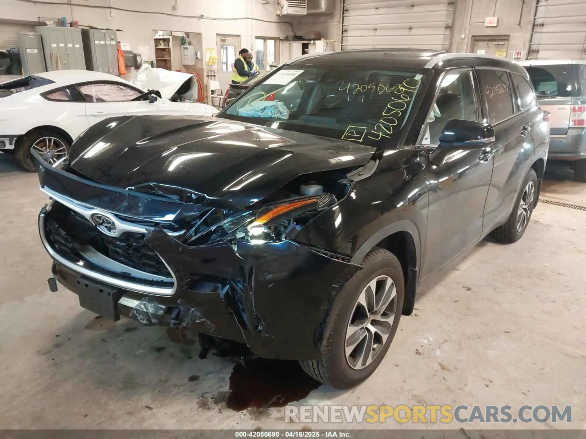 6 Photograph of a damaged car 5TDGZRBH7NS562428 TOYOTA HIGHLANDER 2022
