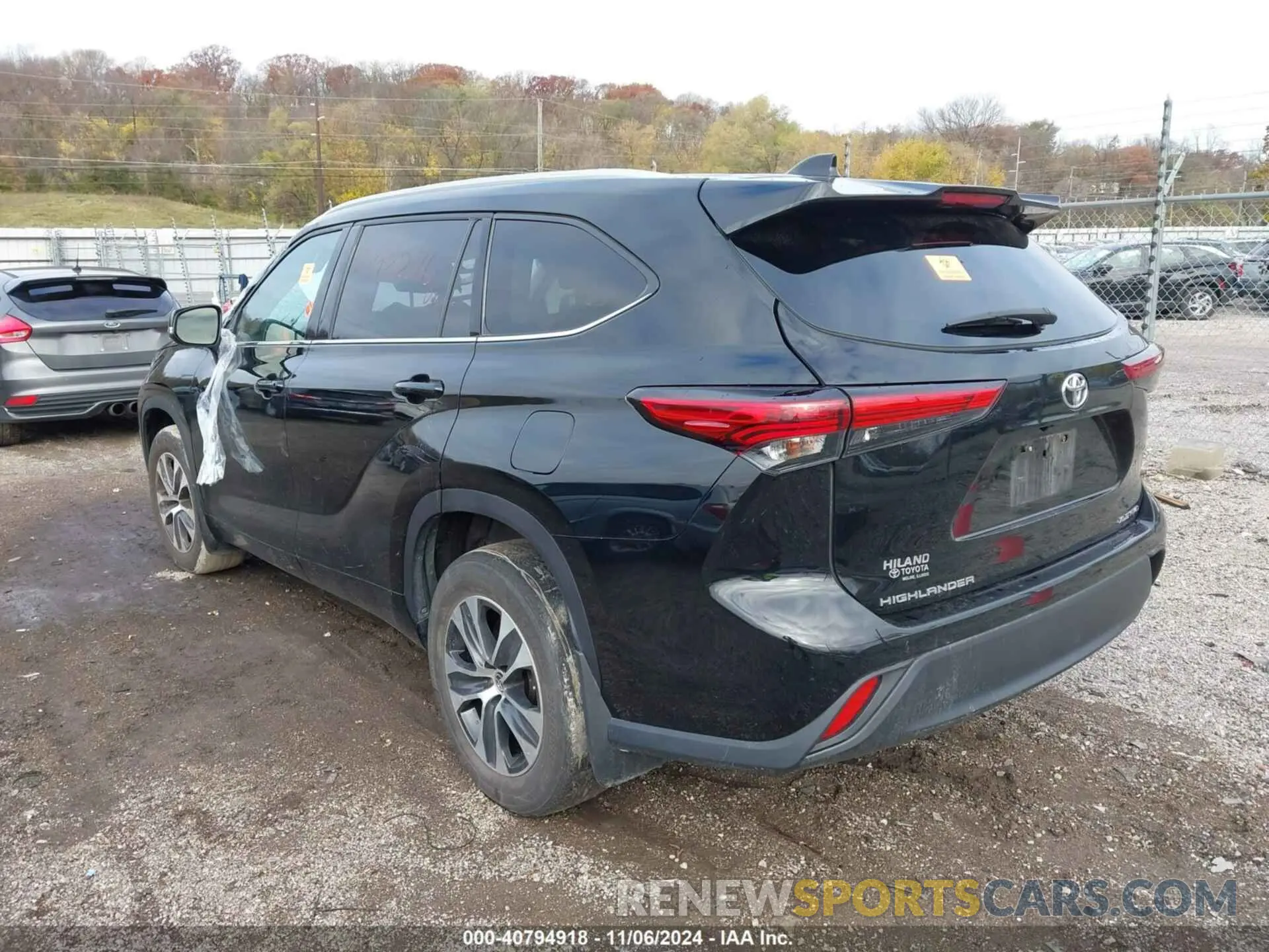 3 Photograph of a damaged car 5TDGZRBH7NS564695 TOYOTA HIGHLANDER 2022