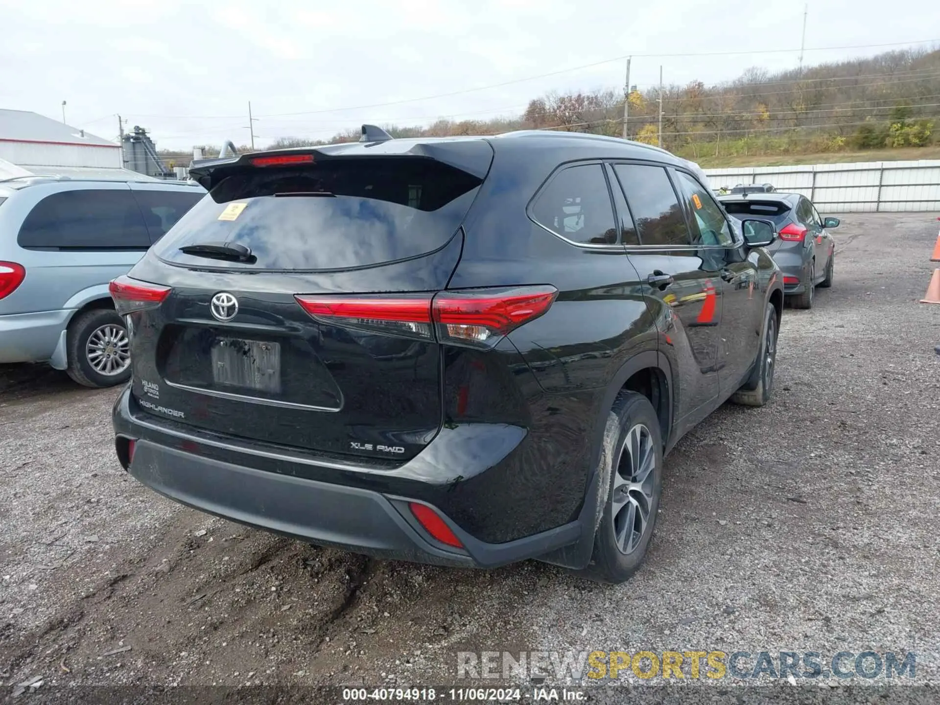 4 Photograph of a damaged car 5TDGZRBH7NS564695 TOYOTA HIGHLANDER 2022