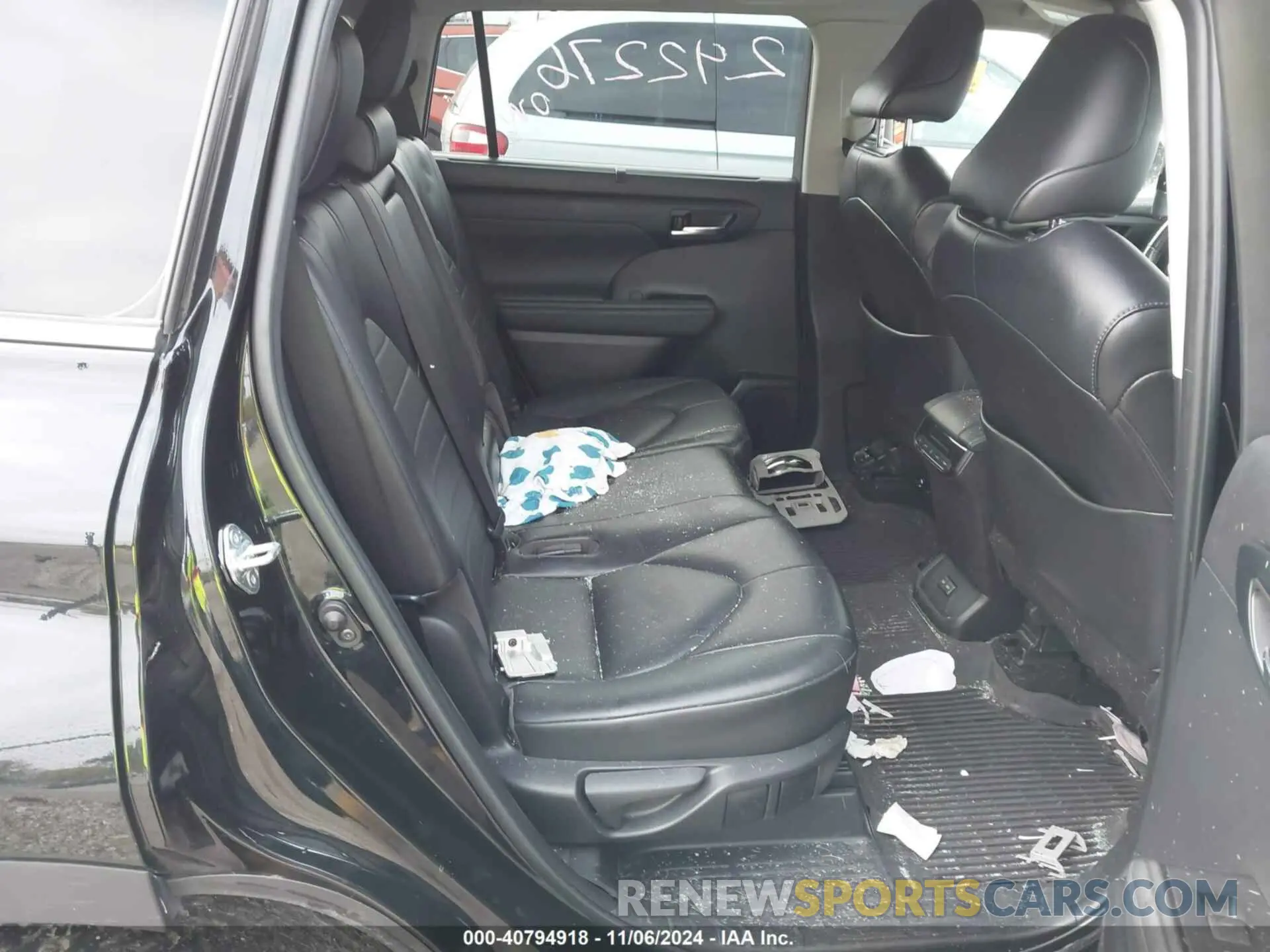 8 Photograph of a damaged car 5TDGZRBH7NS564695 TOYOTA HIGHLANDER 2022