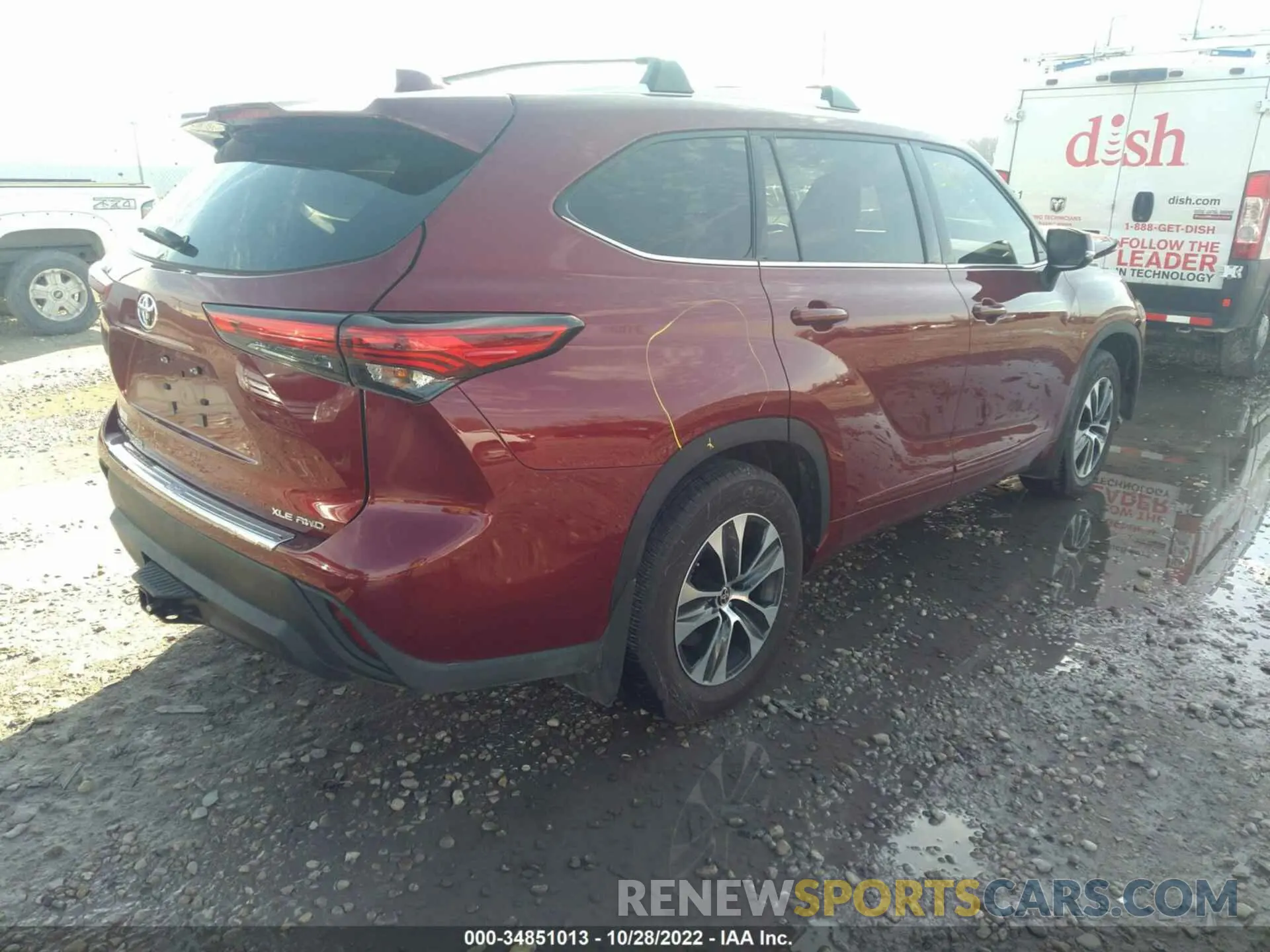 4 Photograph of a damaged car 5TDGZRBH7NS569511 TOYOTA HIGHLANDER 2022