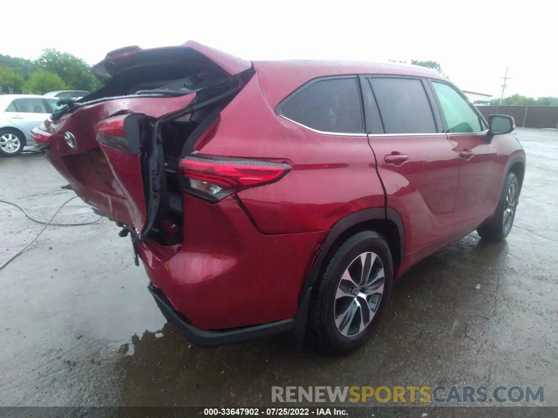 4 Photograph of a damaged car 5TDGZRBH7NS570741 TOYOTA HIGHLANDER 2022