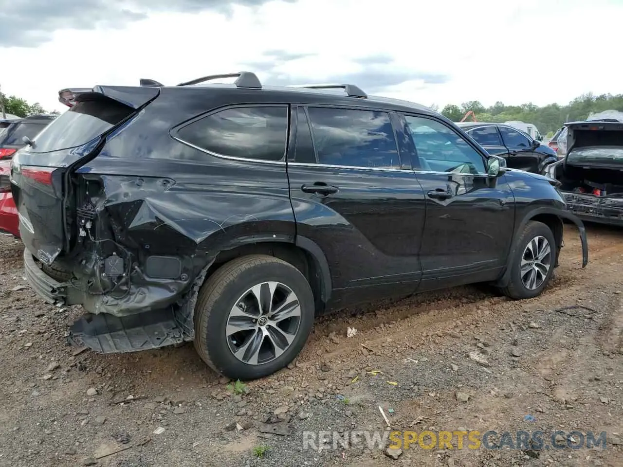 3 Photograph of a damaged car 5TDGZRBH7NS583229 TOYOTA HIGHLANDER 2022