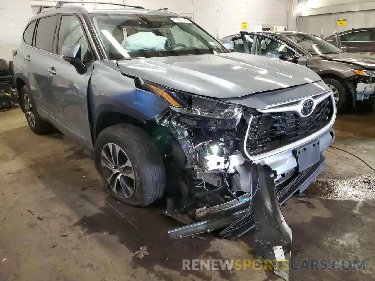 4 Photograph of a damaged car 5TDGZRBH8NS200785 TOYOTA HIGHLANDER 2022