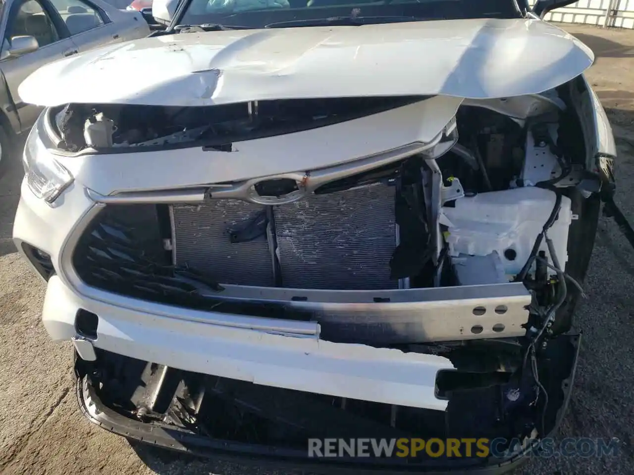 9 Photograph of a damaged car 5TDGZRBH8NS221796 TOYOTA HIGHLANDER 2022