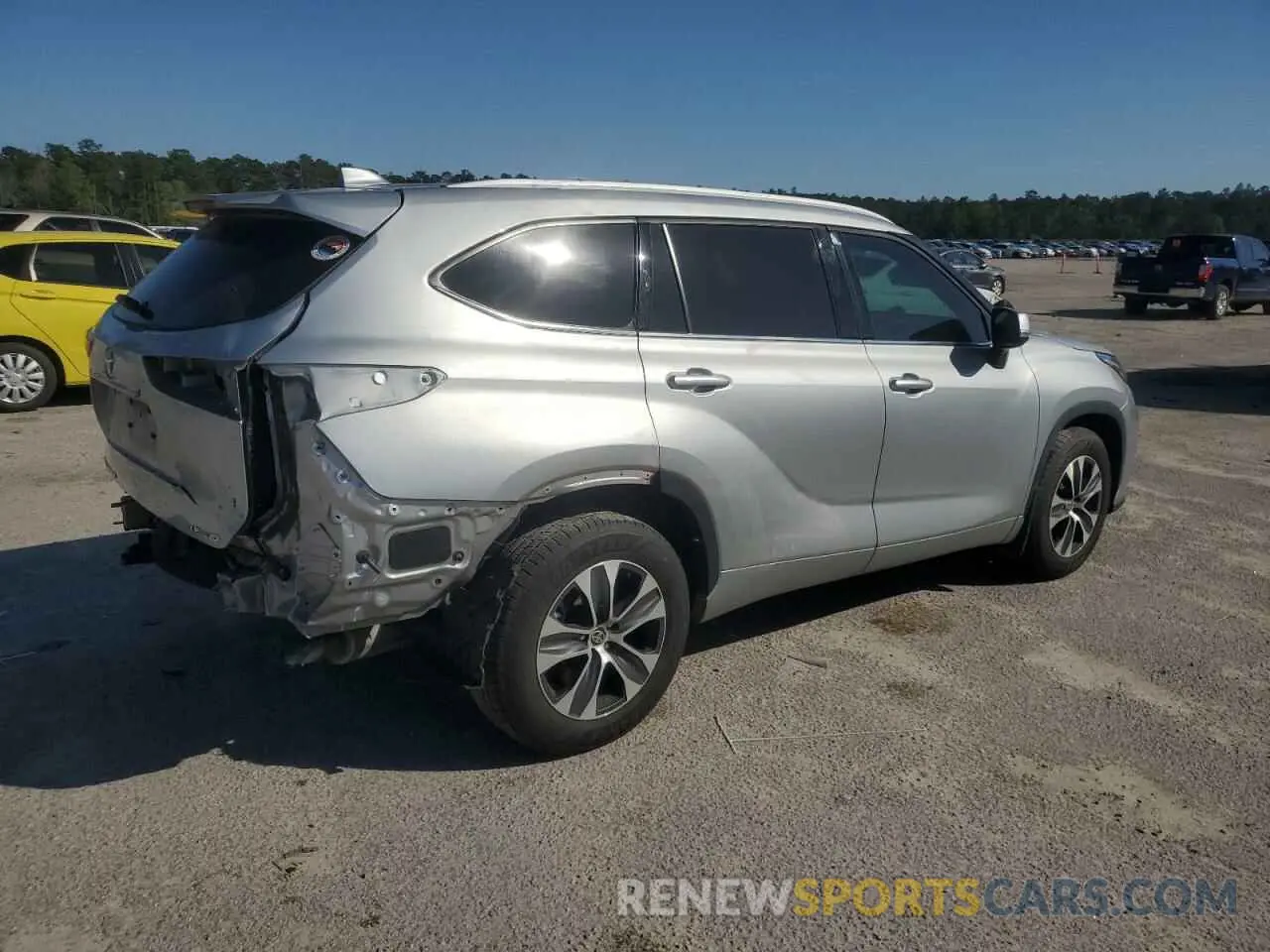 3 Photograph of a damaged car 5TDGZRBH8NS225766 TOYOTA HIGHLANDER 2022
