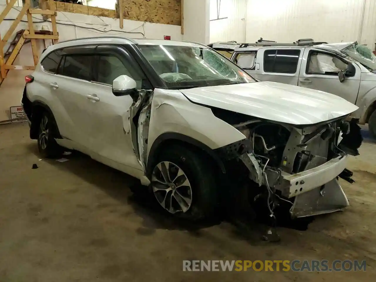 4 Photograph of a damaged car 5TDGZRBH8NS560915 TOYOTA HIGHLANDER 2022