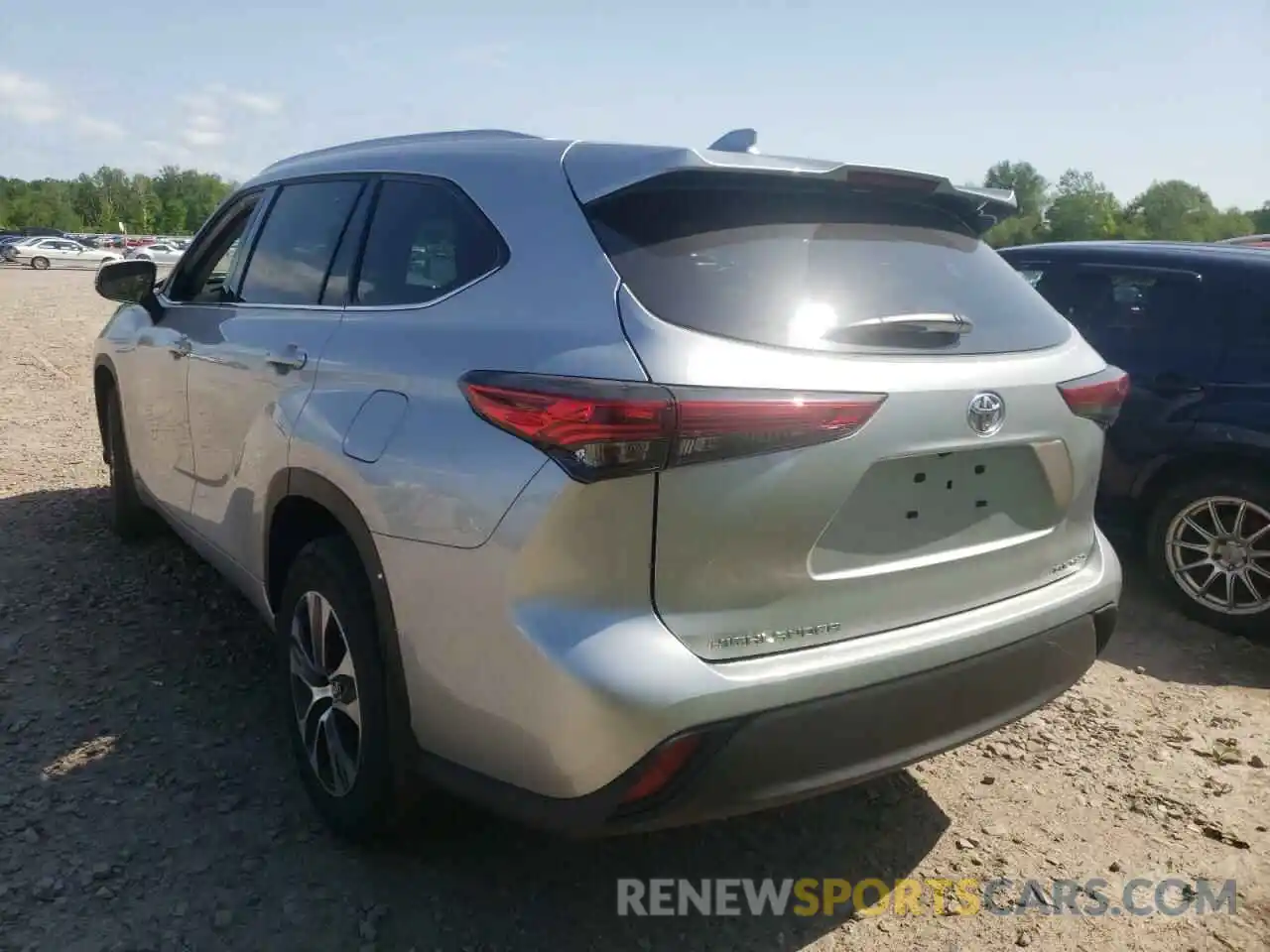 3 Photograph of a damaged car 5TDGZRBH8NS570294 TOYOTA HIGHLANDER 2022