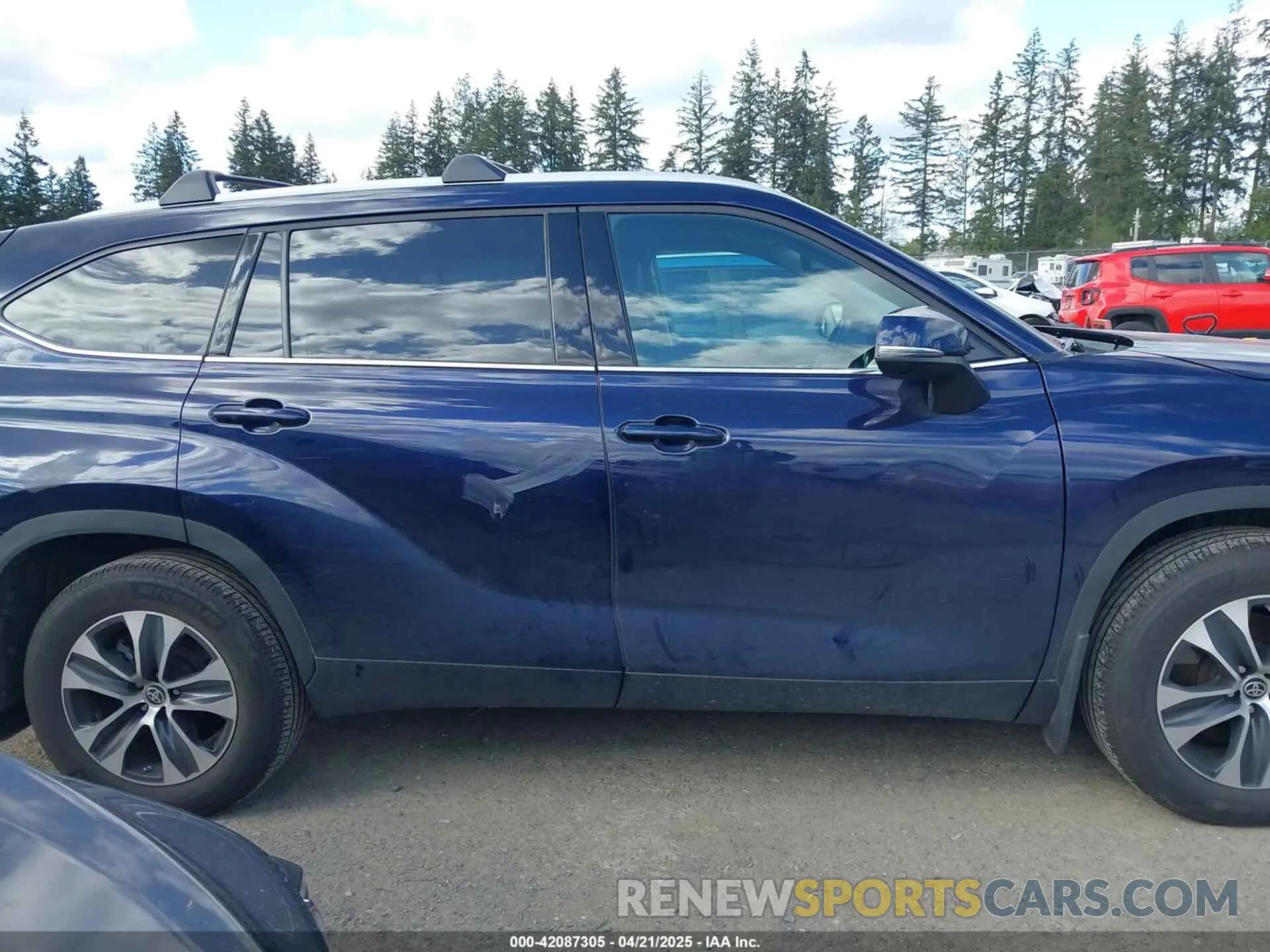 13 Photograph of a damaged car 5TDGZRBH8NS587449 TOYOTA HIGHLANDER 2022