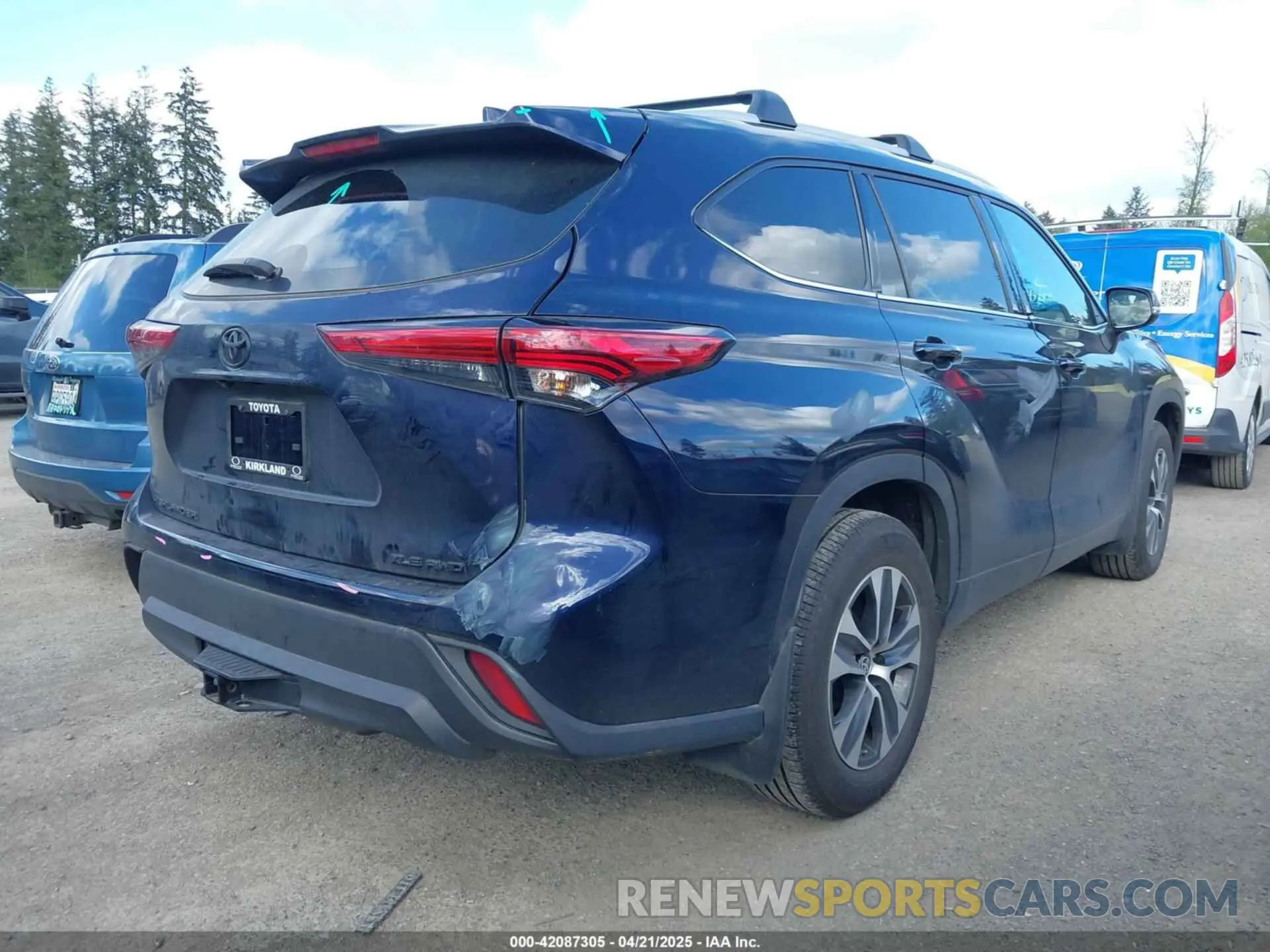 4 Photograph of a damaged car 5TDGZRBH8NS587449 TOYOTA HIGHLANDER 2022