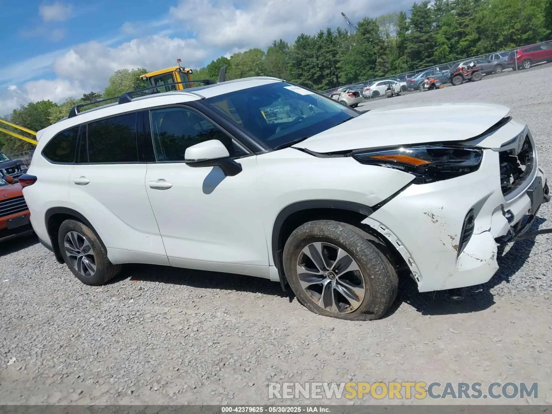 13 Photograph of a damaged car 5TDGZRBH8NS590836 TOYOTA HIGHLANDER 2022