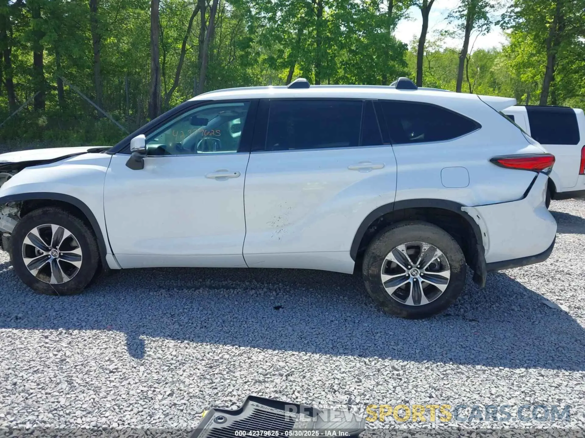 14 Photograph of a damaged car 5TDGZRBH8NS590836 TOYOTA HIGHLANDER 2022