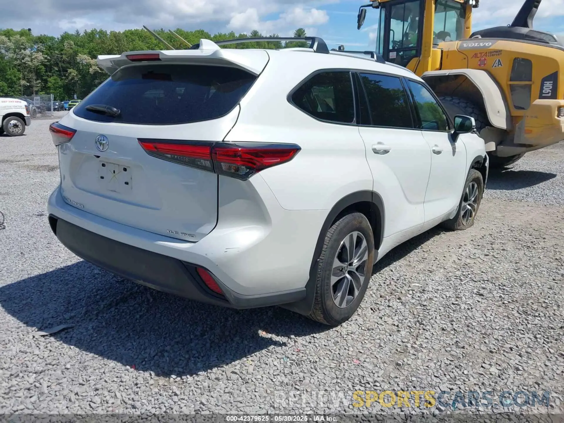 4 Photograph of a damaged car 5TDGZRBH8NS590836 TOYOTA HIGHLANDER 2022