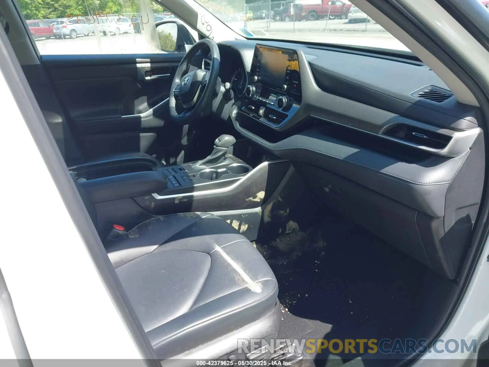 5 Photograph of a damaged car 5TDGZRBH8NS590836 TOYOTA HIGHLANDER 2022