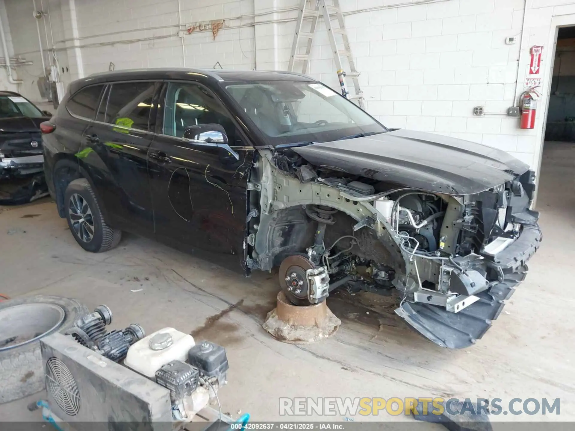 1 Photograph of a damaged car 5TDGZRBH9NS171927 TOYOTA HIGHLANDER 2022