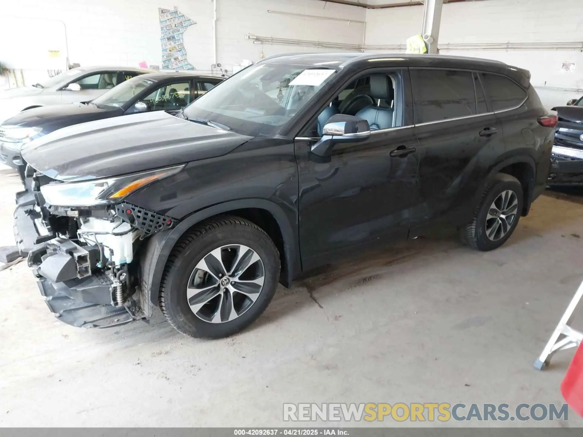 2 Photograph of a damaged car 5TDGZRBH9NS171927 TOYOTA HIGHLANDER 2022