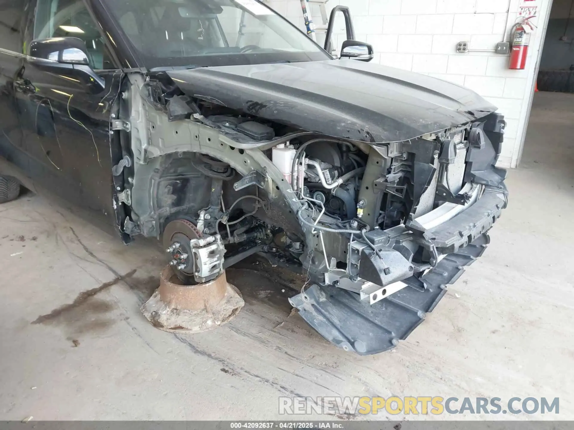 6 Photograph of a damaged car 5TDGZRBH9NS171927 TOYOTA HIGHLANDER 2022