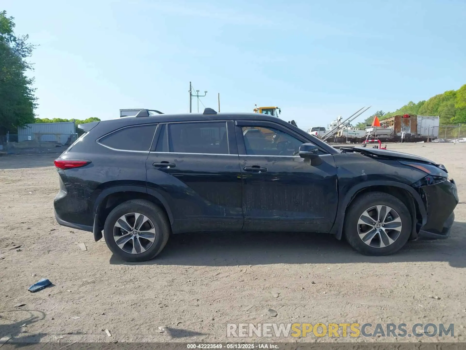 13 Photograph of a damaged car 5TDGZRBH9NS578954 TOYOTA HIGHLANDER 2022