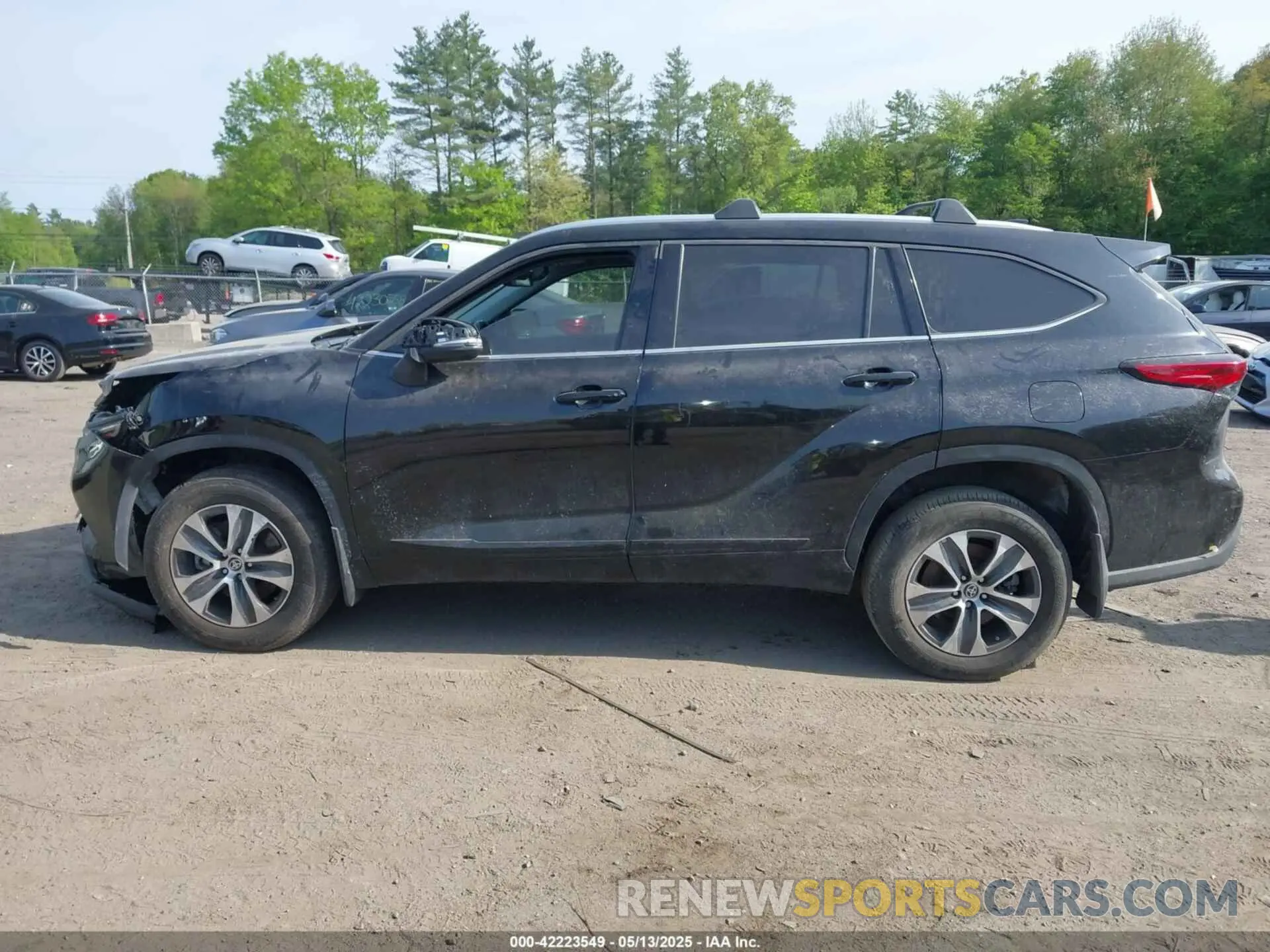 14 Photograph of a damaged car 5TDGZRBH9NS578954 TOYOTA HIGHLANDER 2022