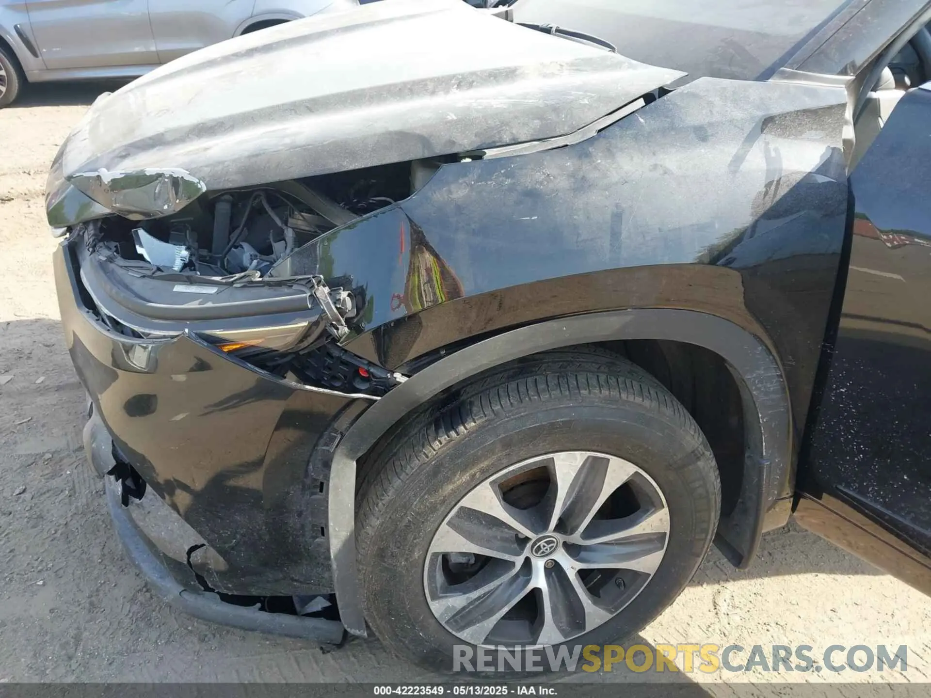 18 Photograph of a damaged car 5TDGZRBH9NS578954 TOYOTA HIGHLANDER 2022