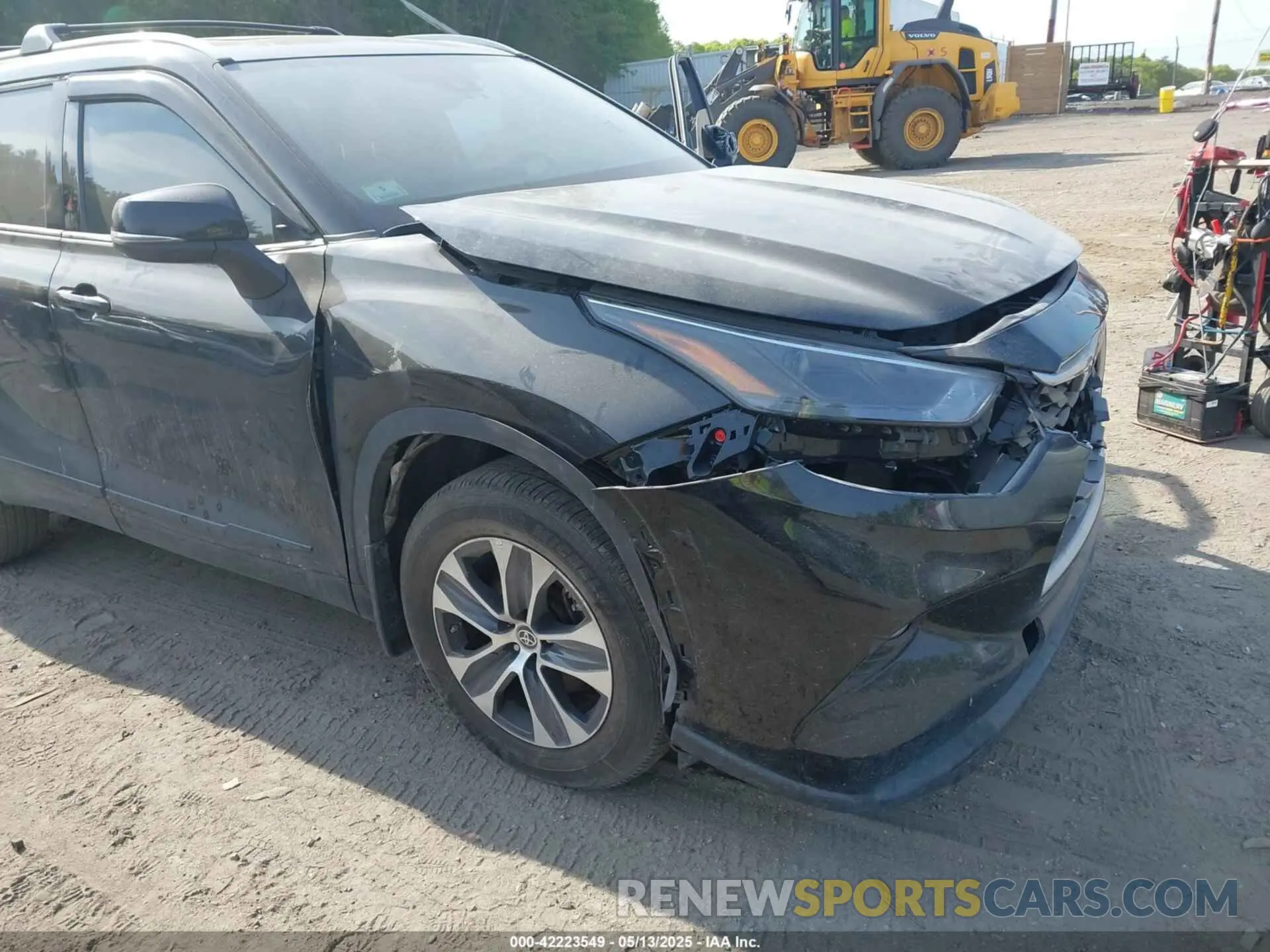 19 Photograph of a damaged car 5TDGZRBH9NS578954 TOYOTA HIGHLANDER 2022