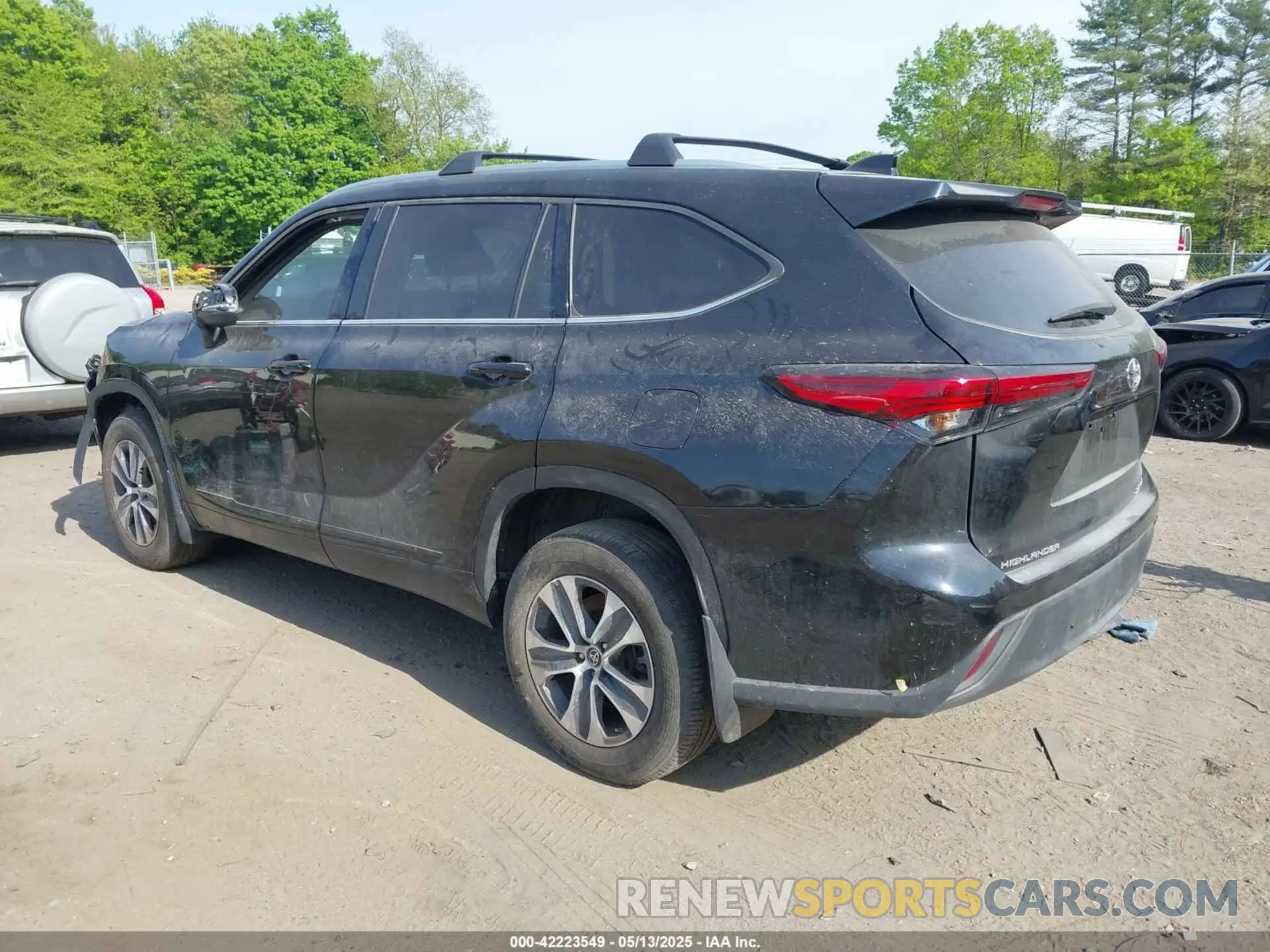 3 Photograph of a damaged car 5TDGZRBH9NS578954 TOYOTA HIGHLANDER 2022