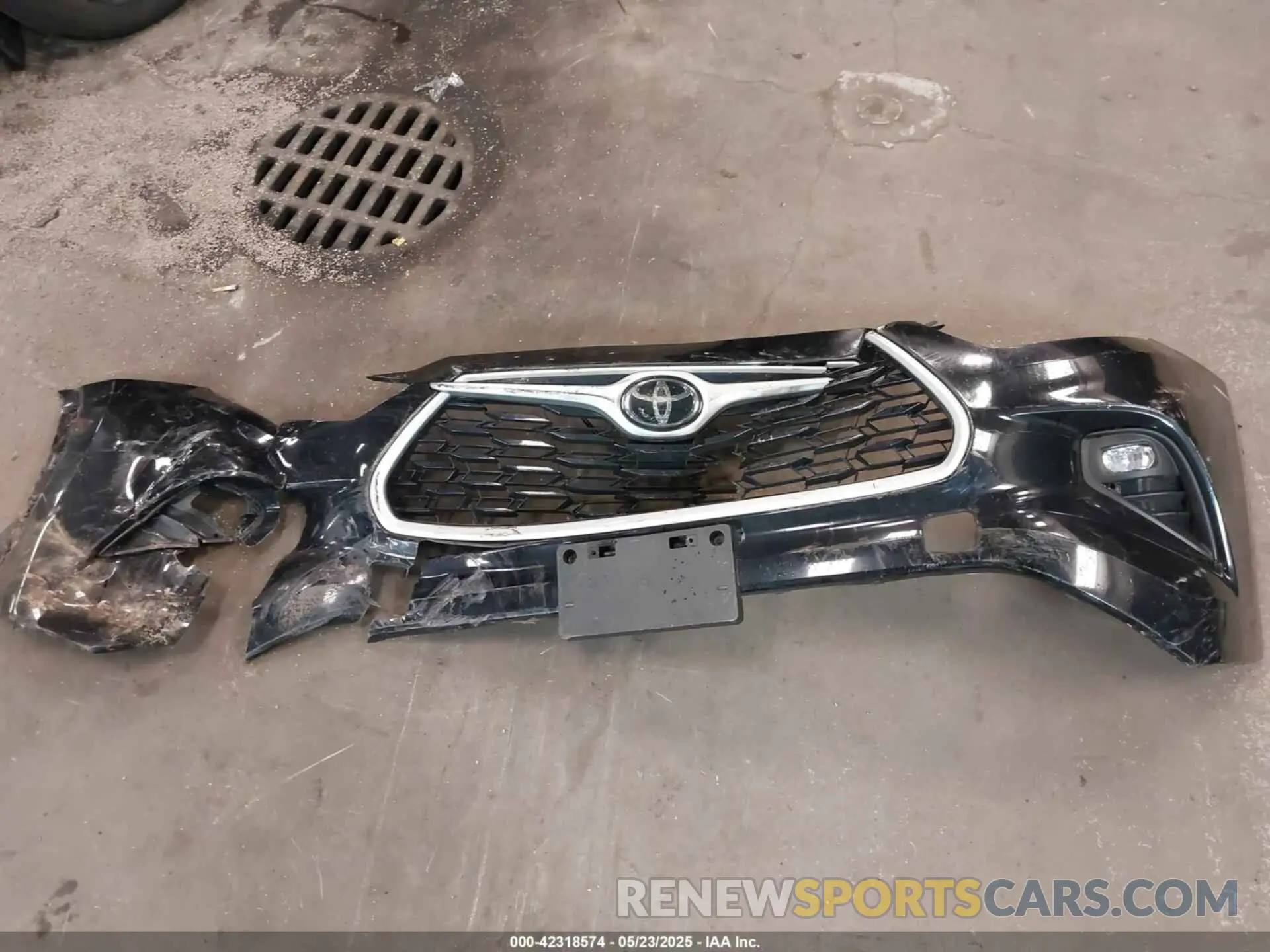 12 Photograph of a damaged car 5TDGZRBH9NS591042 TOYOTA HIGHLANDER 2022