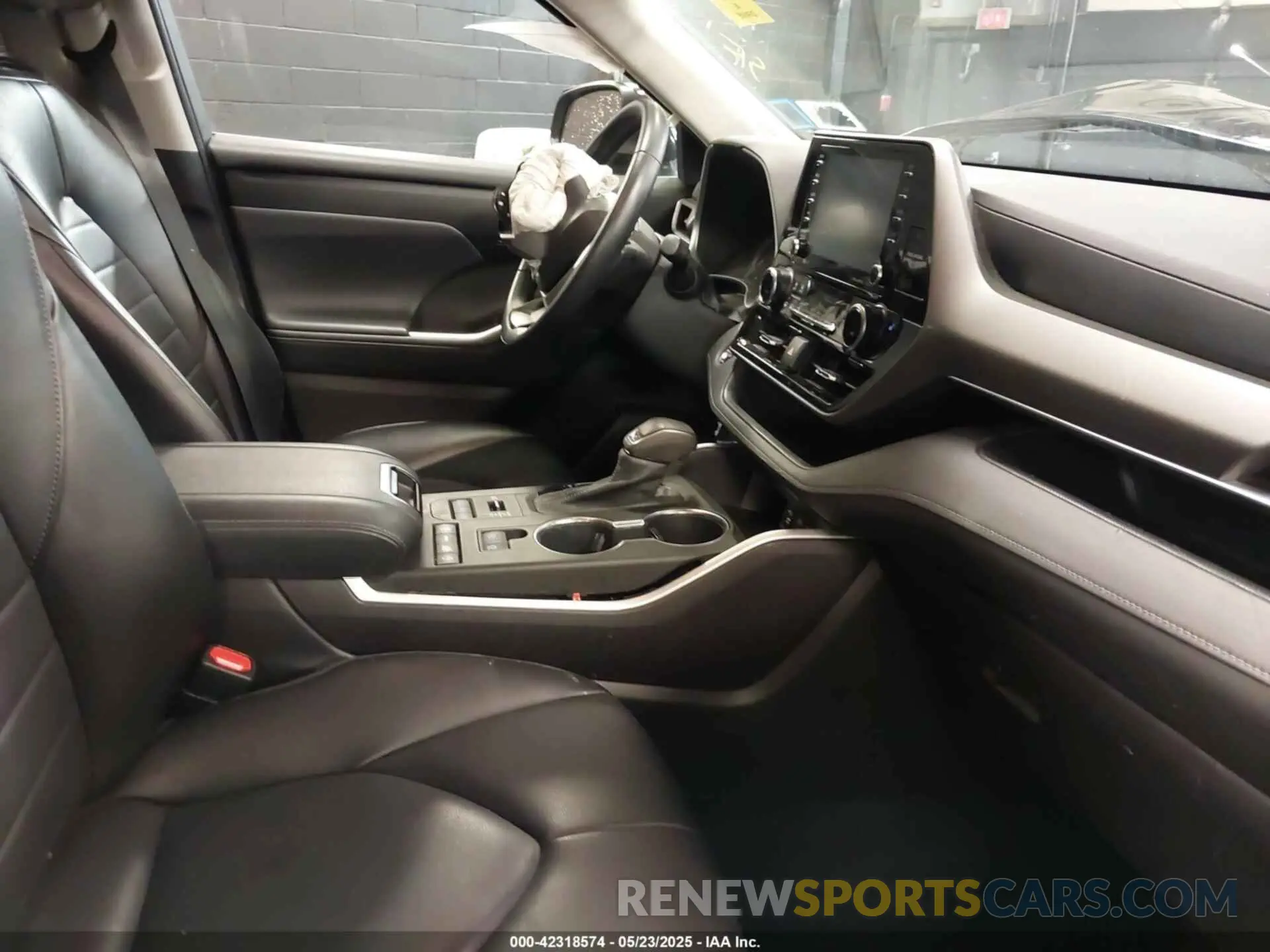 5 Photograph of a damaged car 5TDGZRBH9NS591042 TOYOTA HIGHLANDER 2022