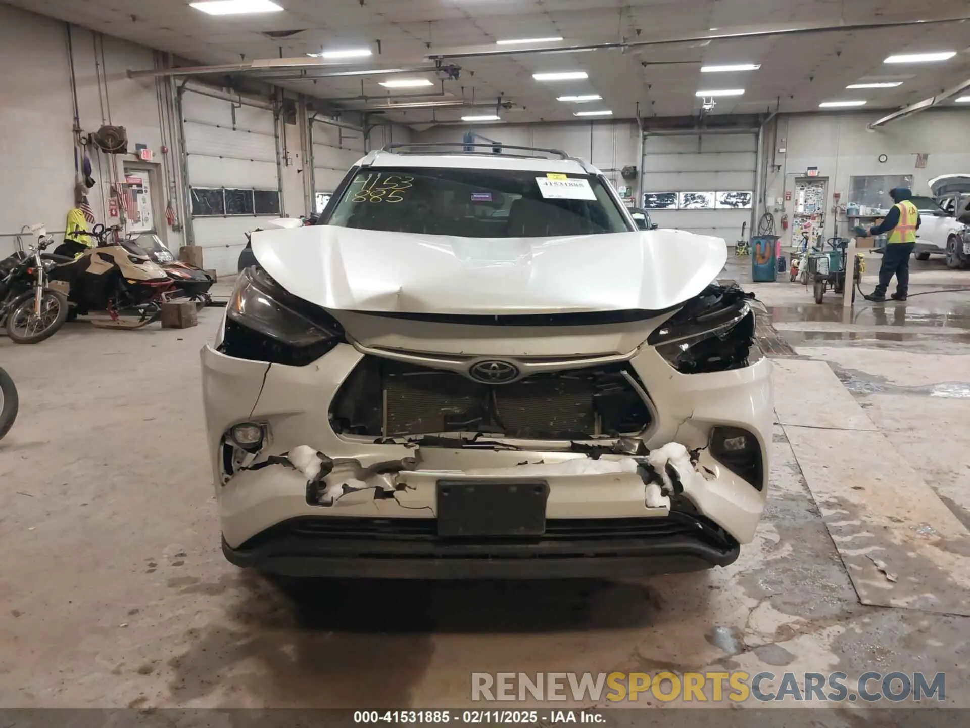 12 Photograph of a damaged car 5TDGZRBH9NS596046 TOYOTA HIGHLANDER 2022