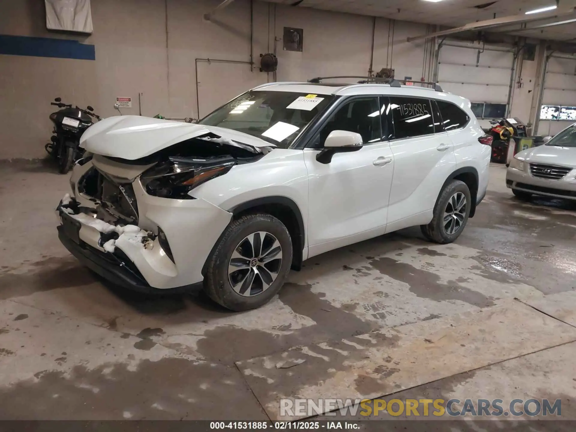 2 Photograph of a damaged car 5TDGZRBH9NS596046 TOYOTA HIGHLANDER 2022